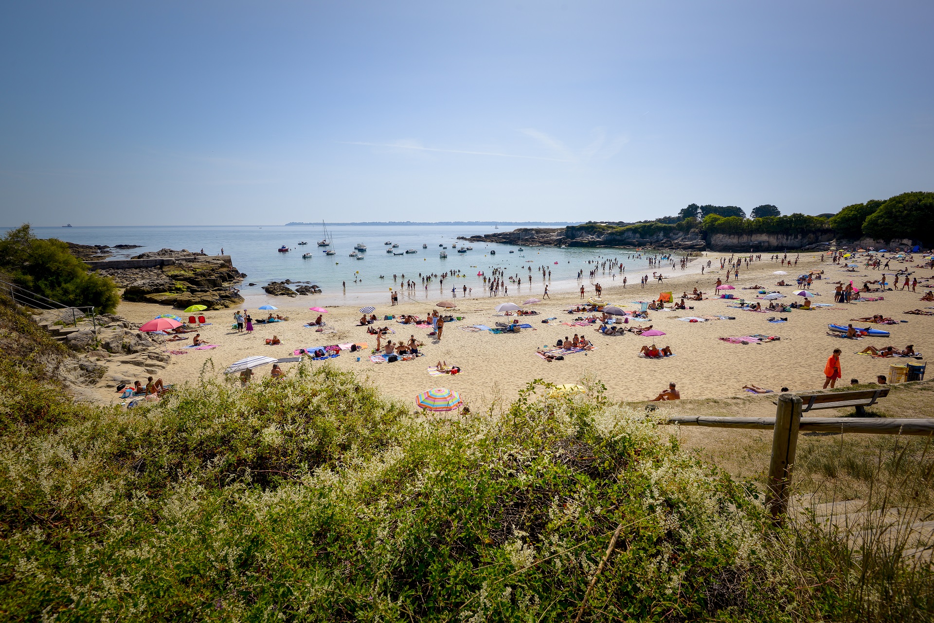 1-Monde sur la plage du Perello à Ploemeur (Morbihan) 56