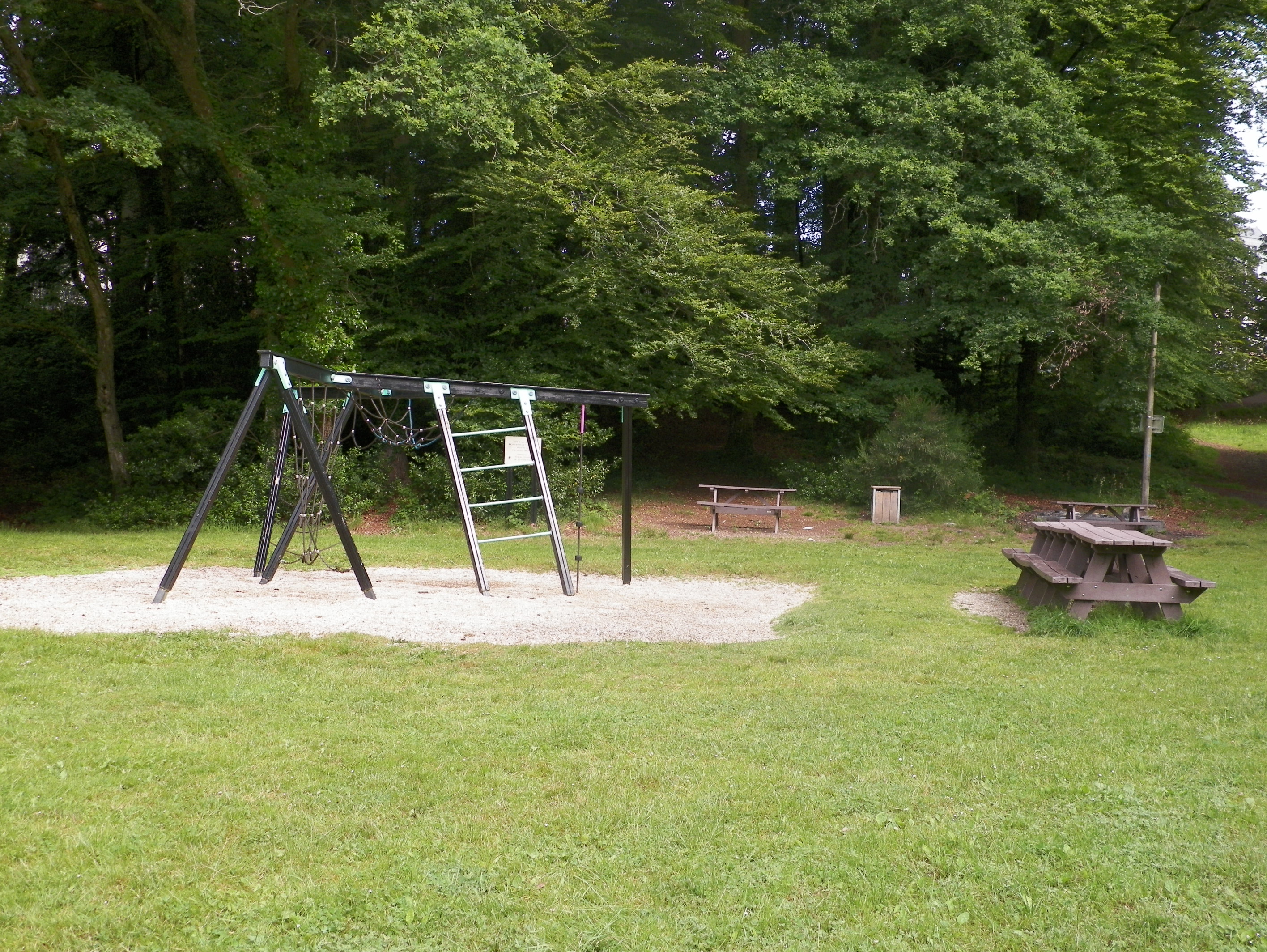 Aire de jeux dans bois de kergoff à Caudan proche Lorient (Morbihan) 56