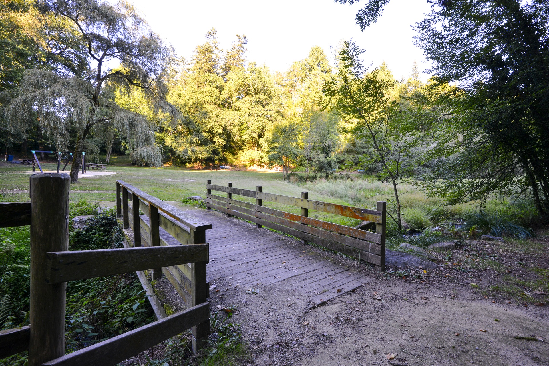 Aire de jeux dans bois de kergoff à Caudan proche Lorient (Morbihan) 56