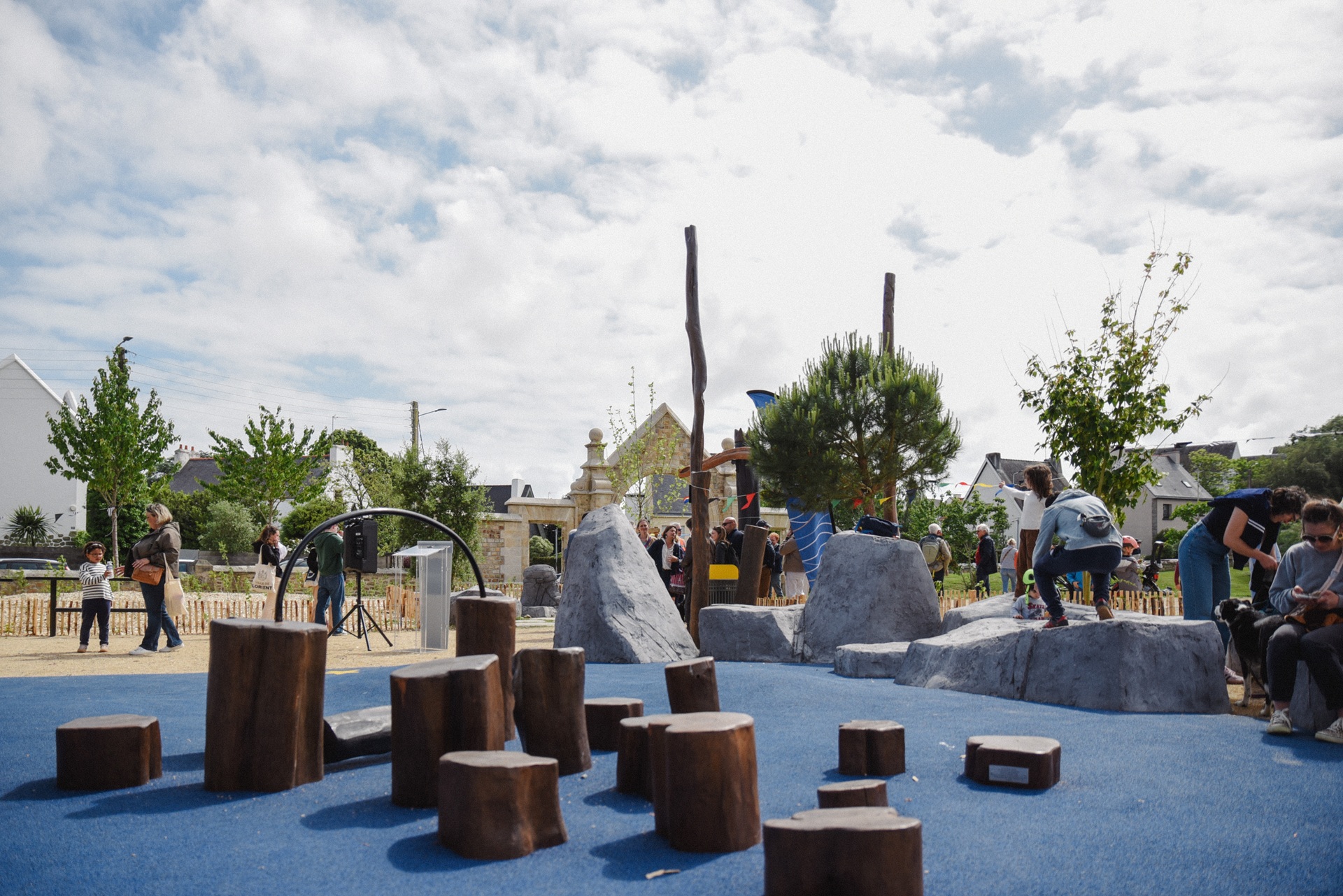 Aire de jeux pour enfants au jardin de Nominoe à Lorient (Morbihan) 56