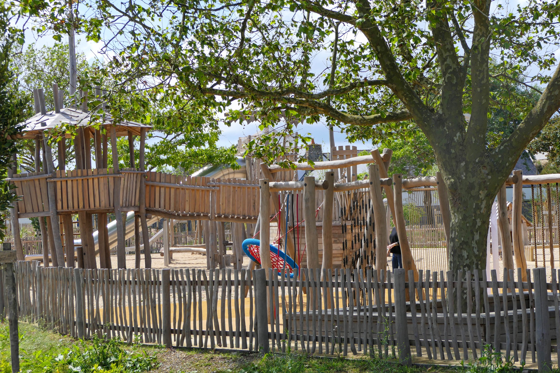 Aire de jeux pour enfants du parc de l'océan de Port-Maria à Larmor-Plage proche de Lorient (Morbihan) 56