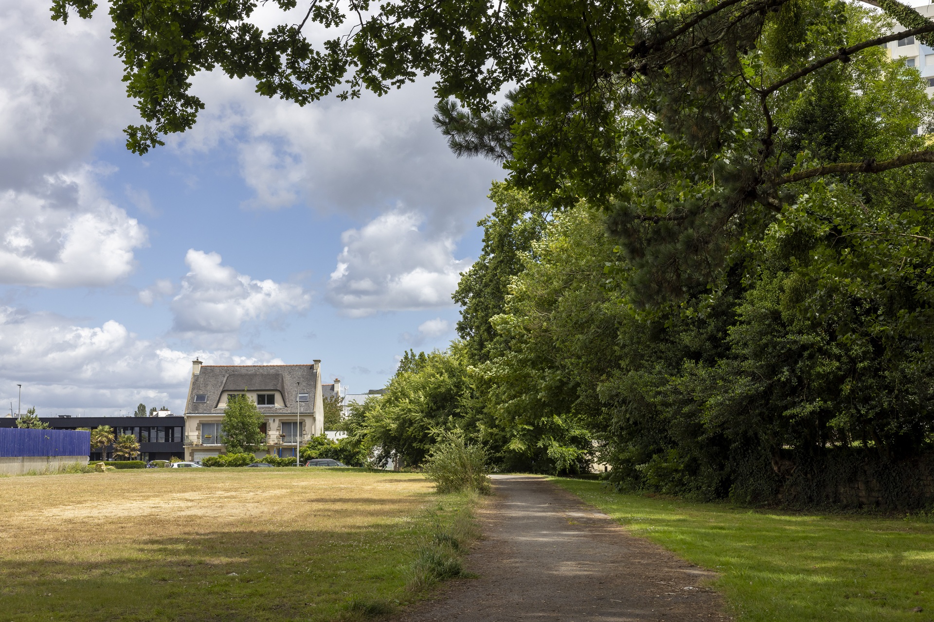 Allée dans le jardin Cosmao Dumanoir à Lorient (Morbihan) 56