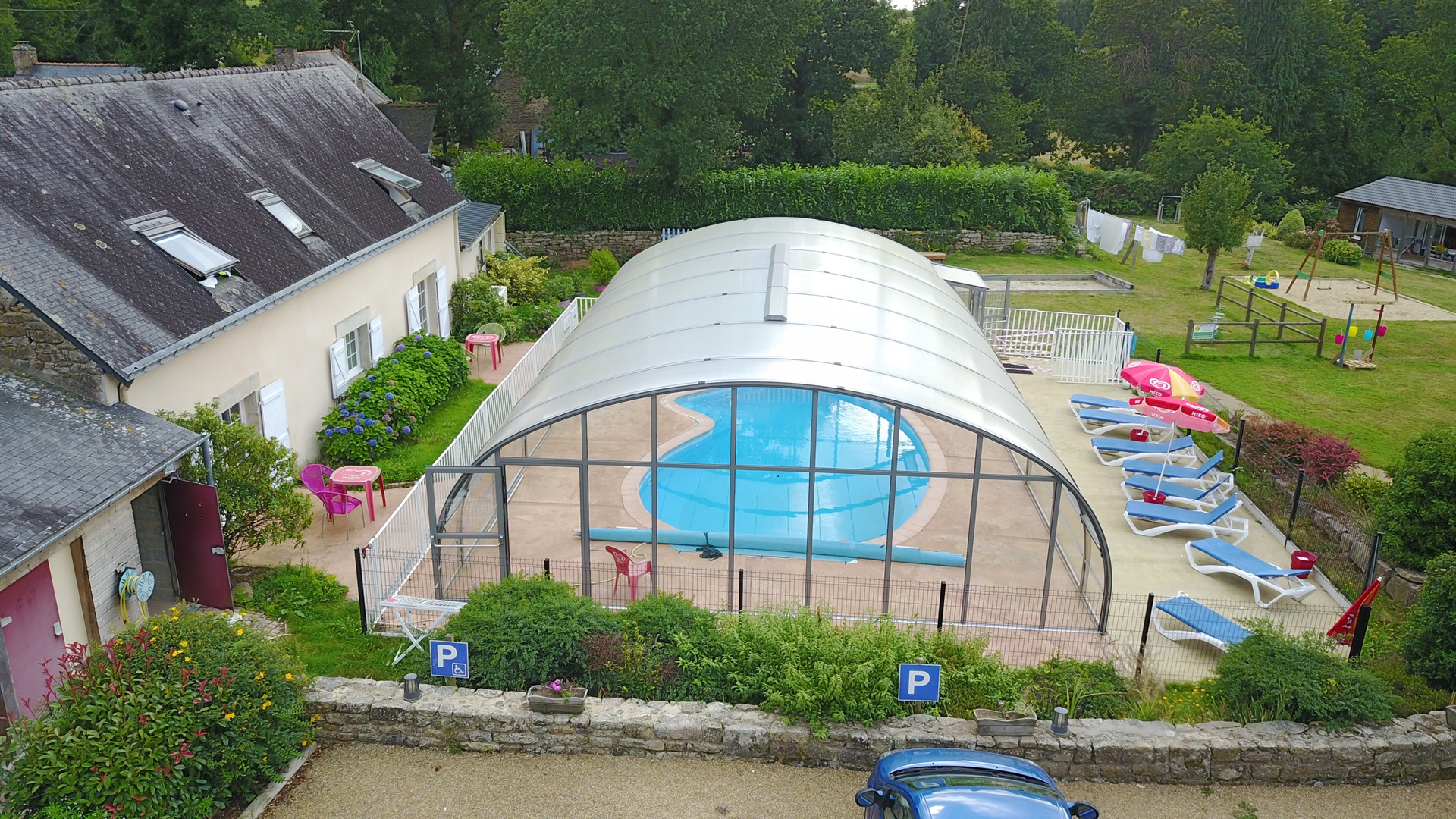 Au Domaine du Scorff, retrouverez un piscine couverte et chauffée situé à Lorient Bretagne Sud (56 Morbihan)