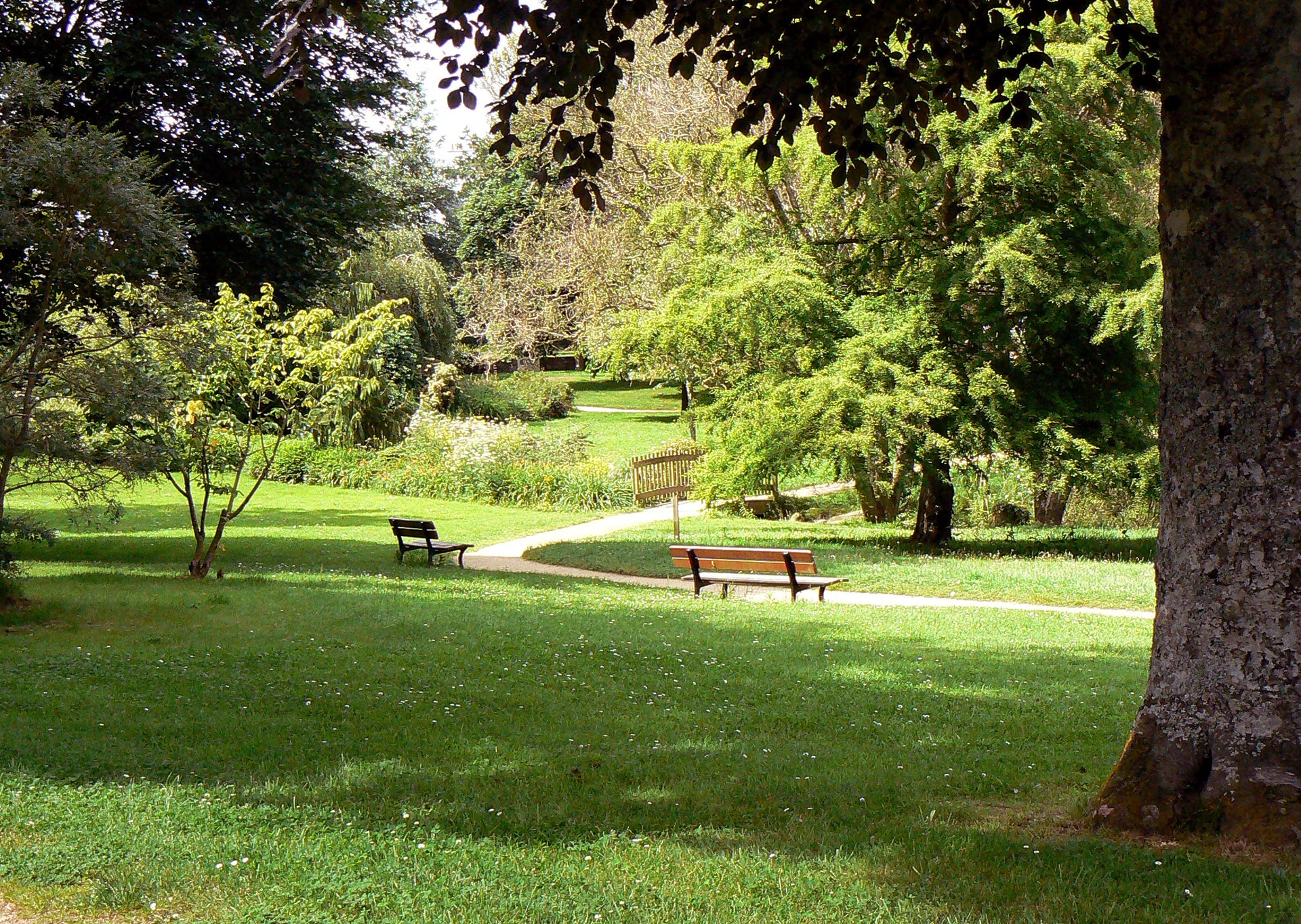 Bancs au parc du Plessis à Lanester proche Lorient (Morbihan) 56