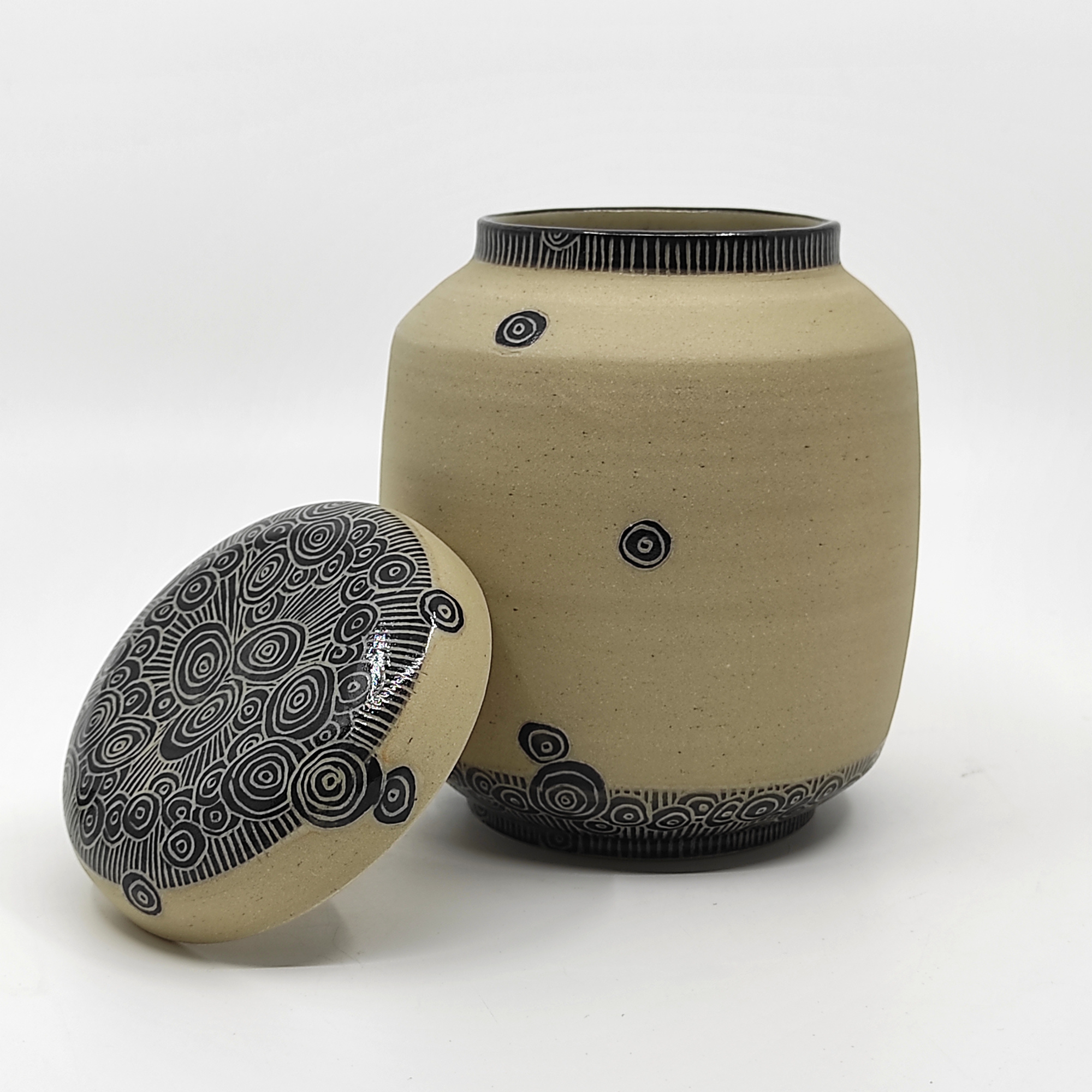 Boites en grès de chez Catherine Eyraud Céramique à Pont-Scorff, proche Lorient Bretagne Sud (Morbihan, 56)