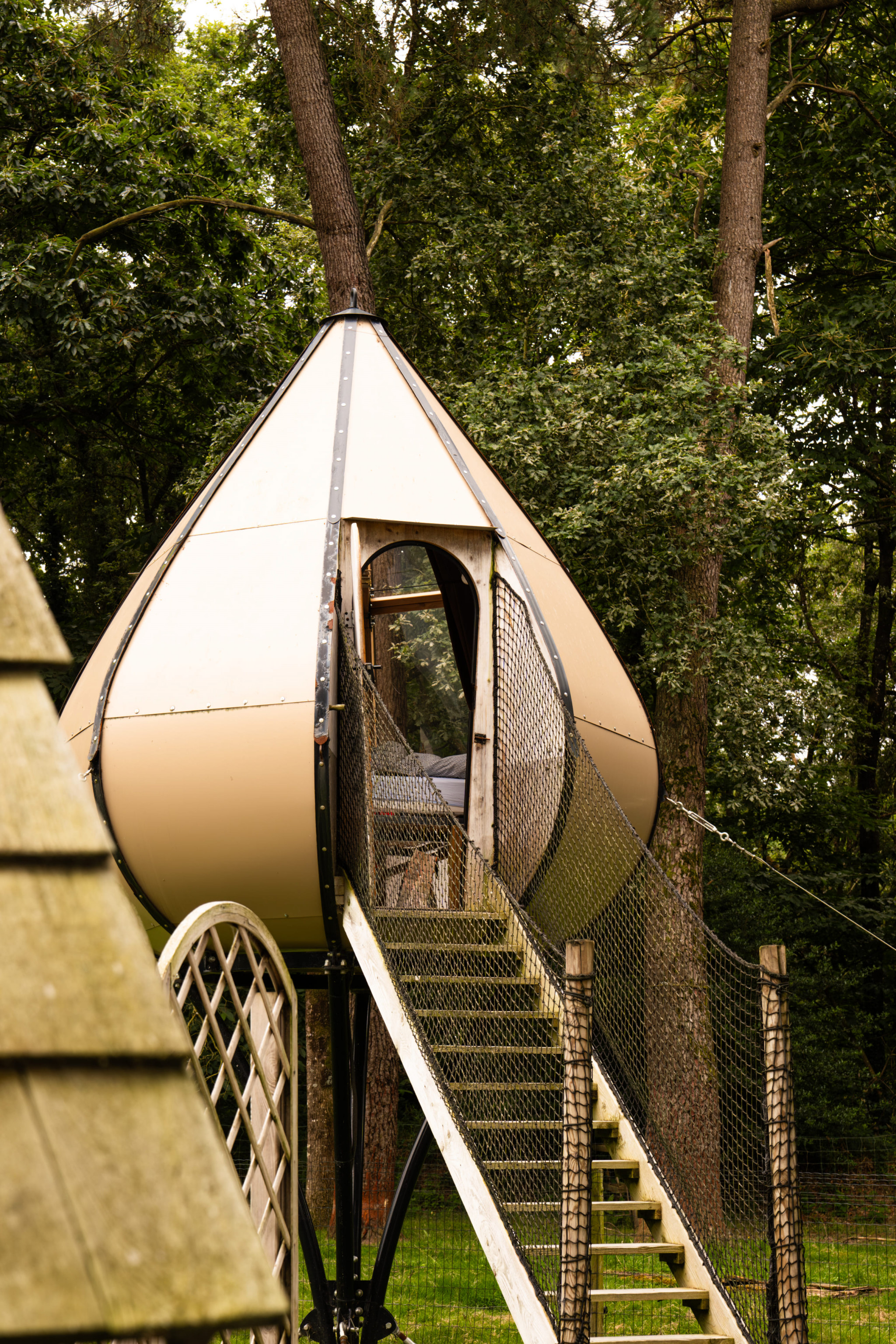 Cabane insolite au Camping Entre Terre et Mer 3 étoiles à Pont-Scorff, proche Lorient Bretagne Sud, (Morbihan, 56)