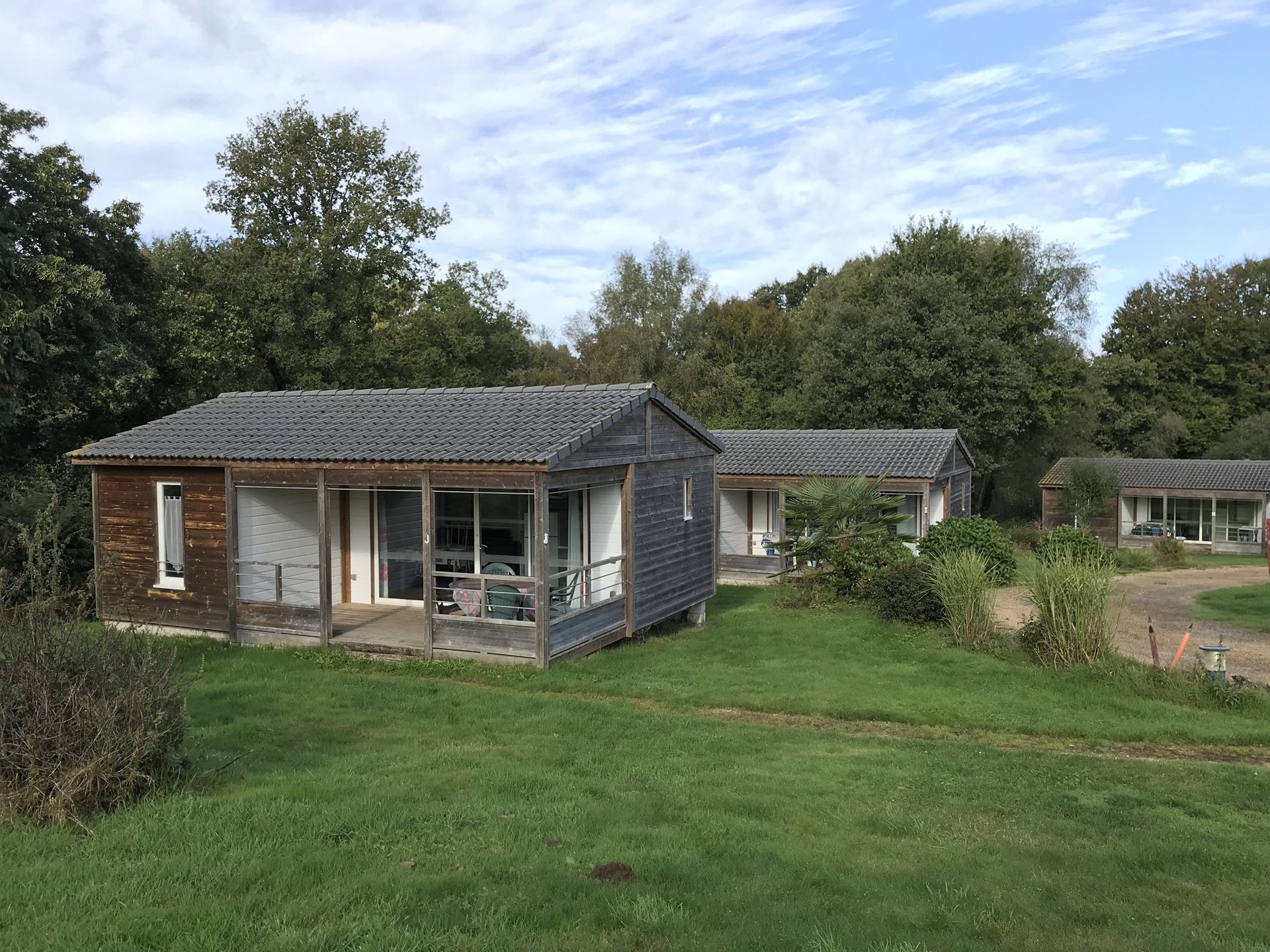 Chalets pour quatre à six personnes, entièrement équipés au Domaine du Scorff à Lorient Bretagne Sud (56 Morbihan)