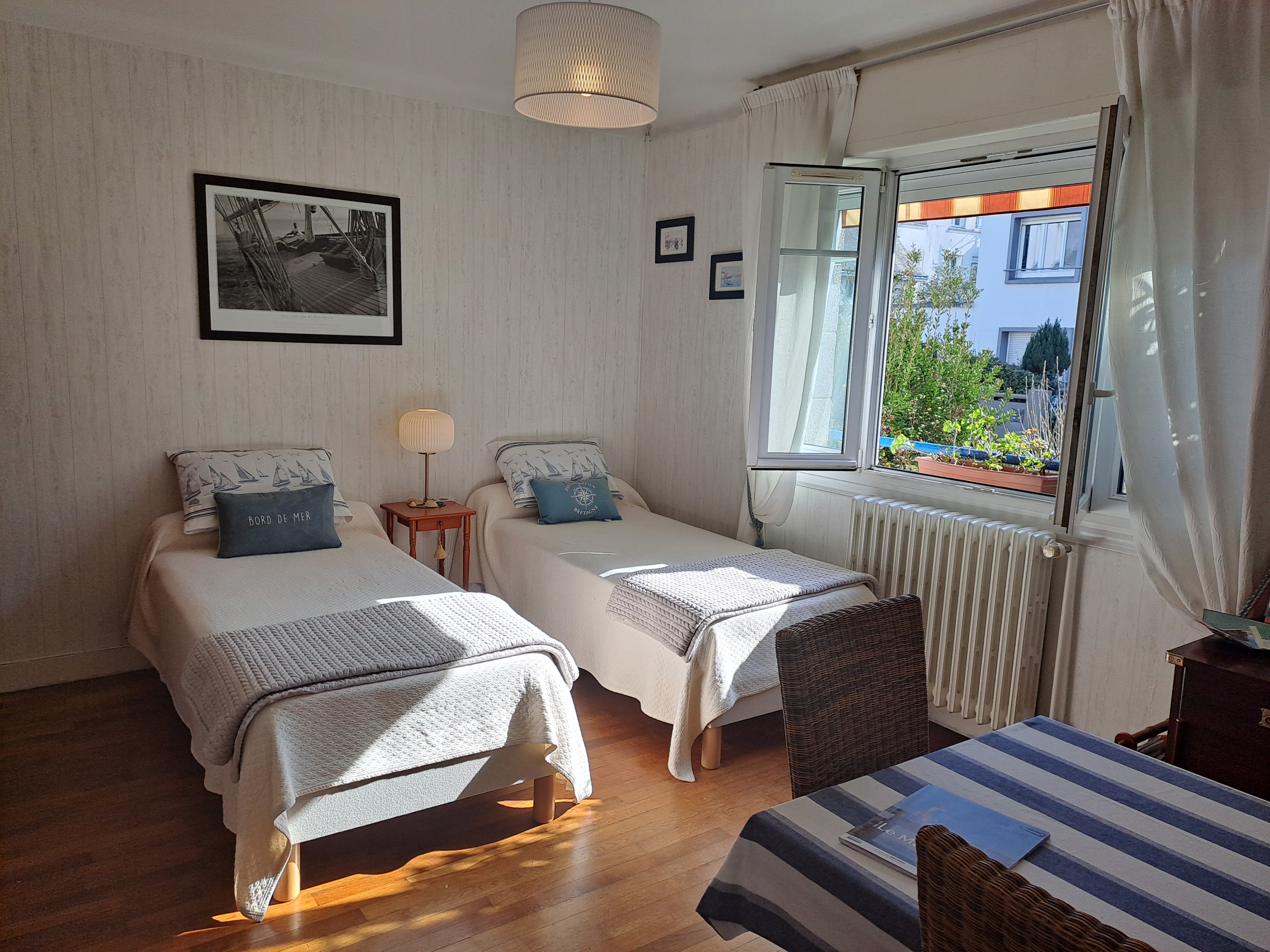 Une chambre Eric Tabarly de la maison d'hôte pour 4 personnes La Masana, 3 épis aux gîtes de France à Lorient, Bretagne Sud (Morbihan, 56)