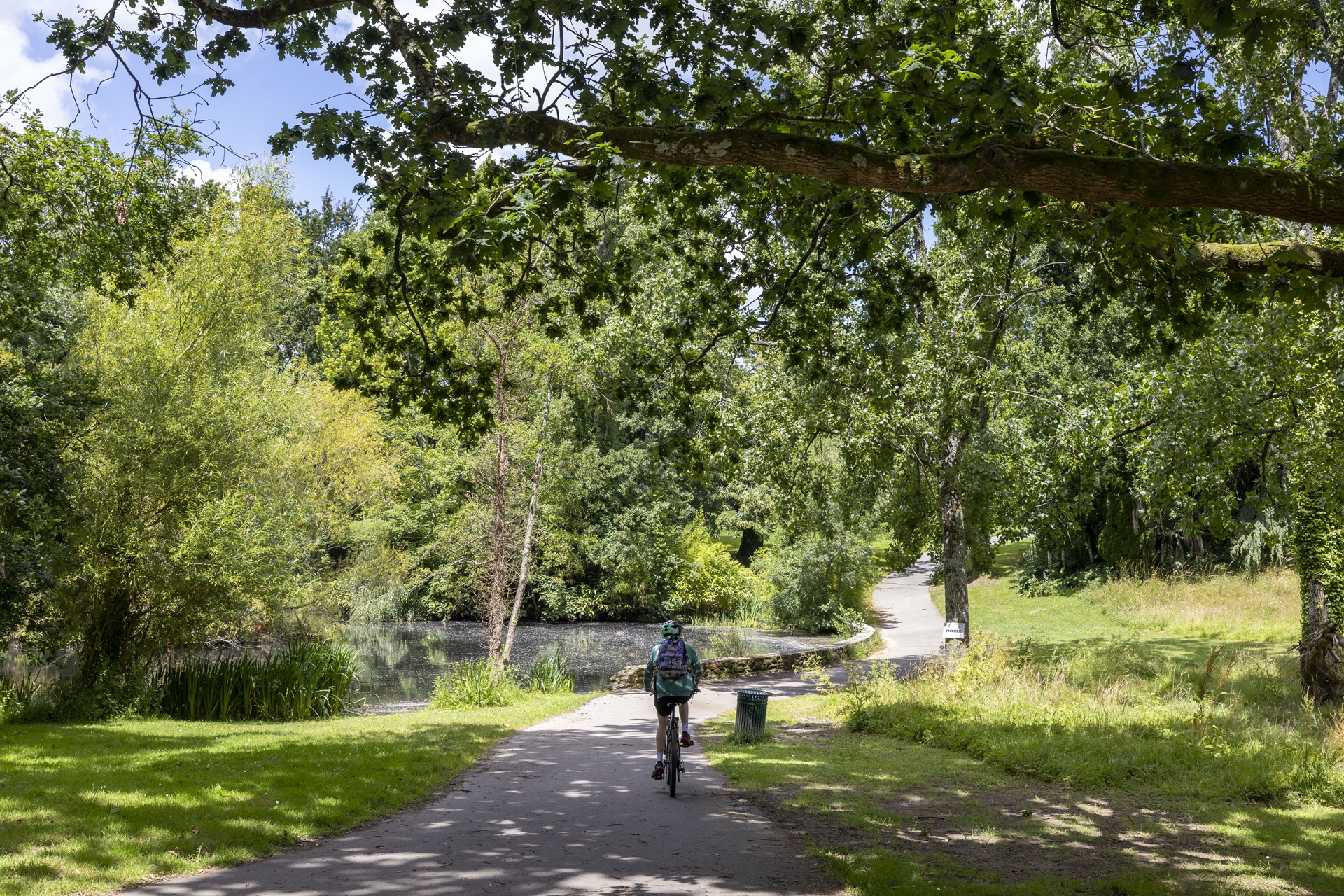 Cycliste au parc de Bois du Château à Lorient (Morbihan) 56
