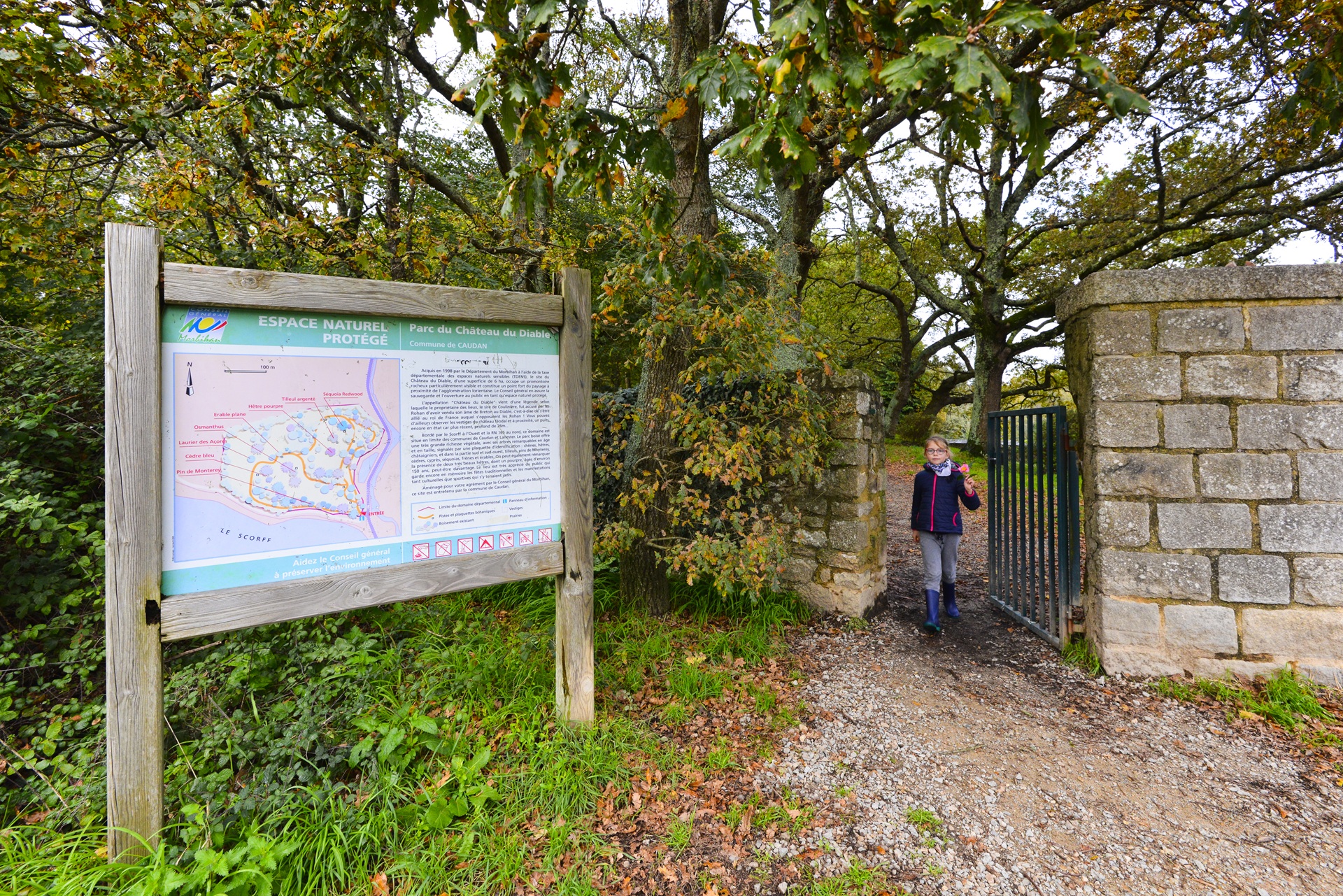 Entrée au parc du château du Diable à Caudan proche Lorient (Morbihan) 56