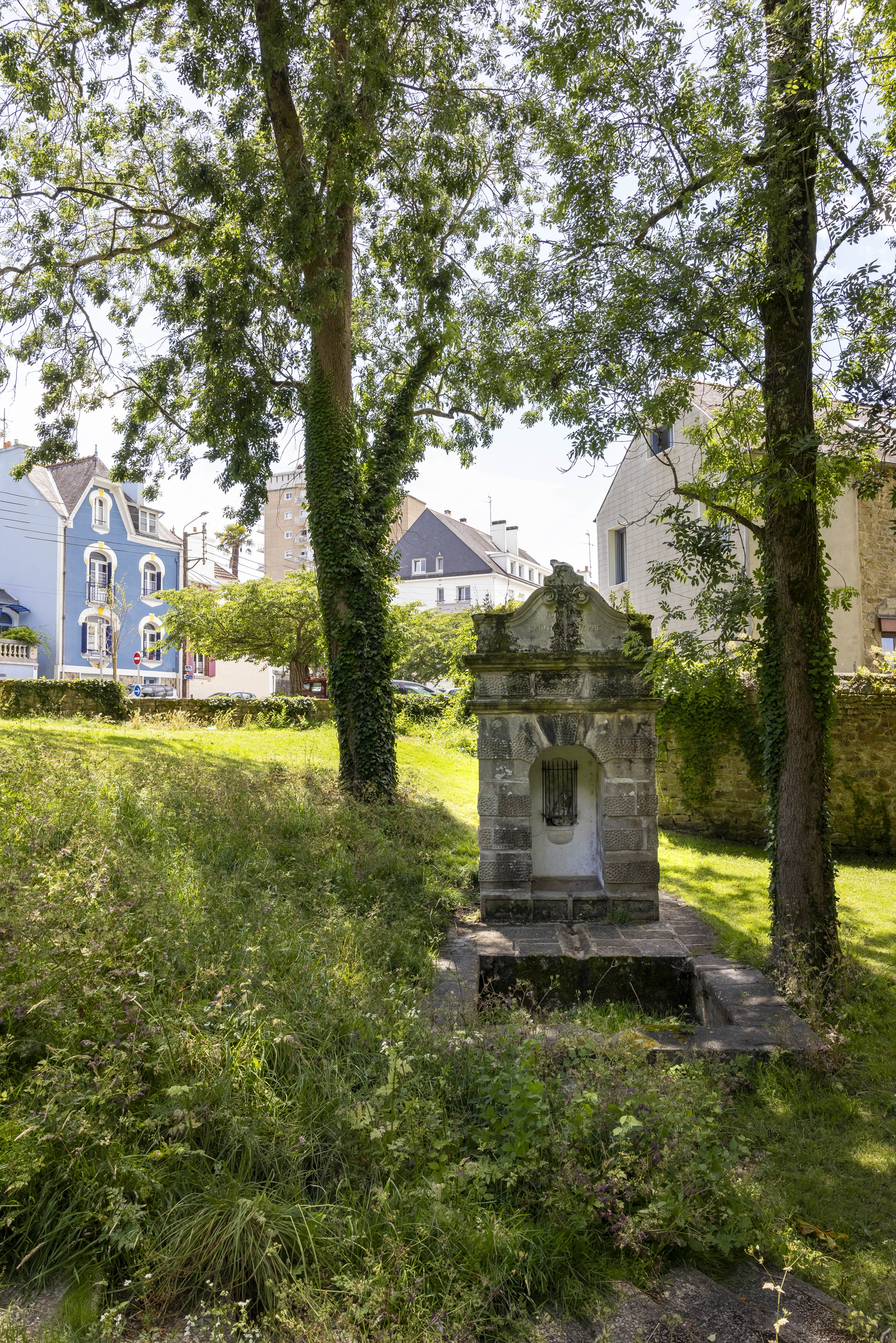 Fontaine dans le jardin Cosmao Dumanoir à Lorient (Morbihan) 56