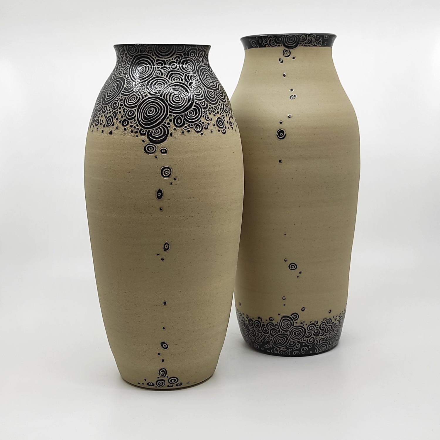 Grands vases en grès de chez Catherine Eyraud Céramique à Pont-Scorff, proche Lorient Bretagne Sud (Morbihan, 56)