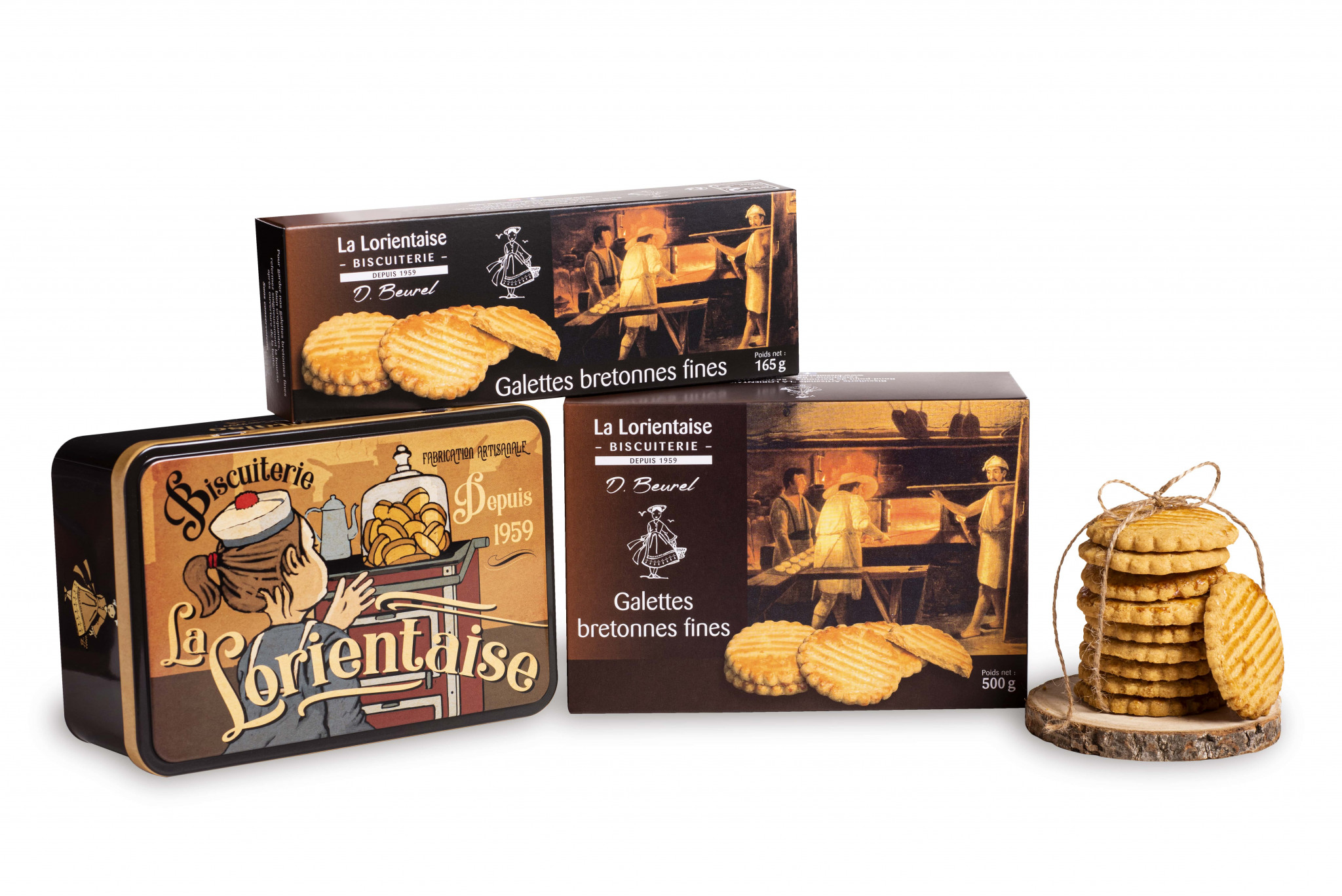 Jolie présentation des fines galettes au beurre et des différents conditionnements existants : en boîte aluminium, en paquet de 165 grammes et 500 grammes (Kervignac, Morbihan, 56)