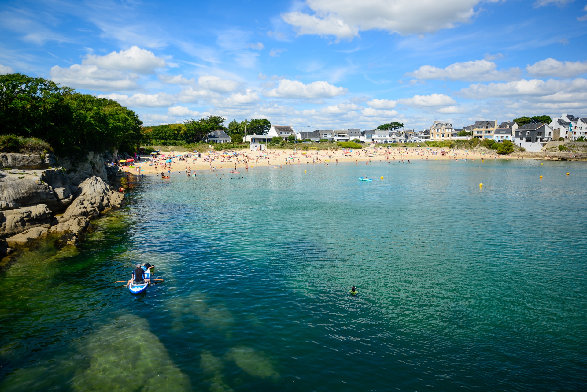Kayak dans l'eau à la plage du Perello (Petit et Grand) à Ploemeur (Morbihan) 56