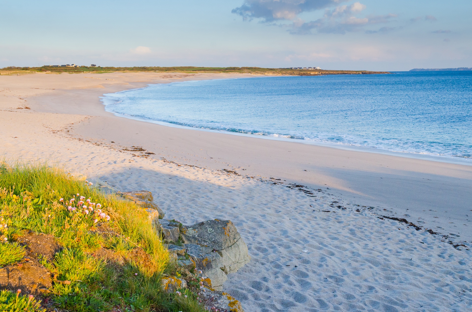 La plage des kaolins sur Ploemeur (Morbihan) 56