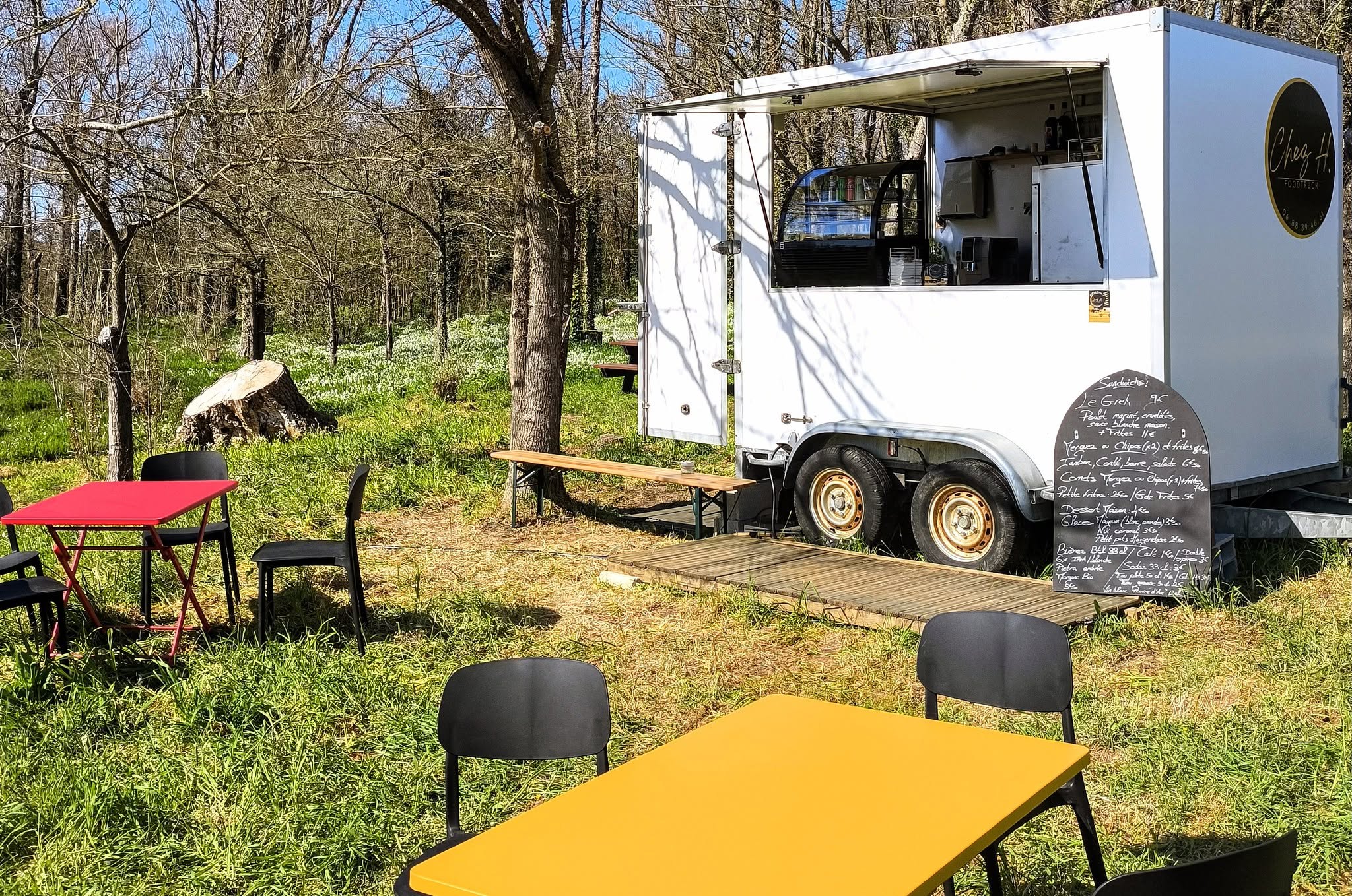 Le Food Truck Chez H, vous attend sur la Route de Pen Men sur l'Ile de Groix à Lorient Bretagne Sud ( Morbihan, 56)