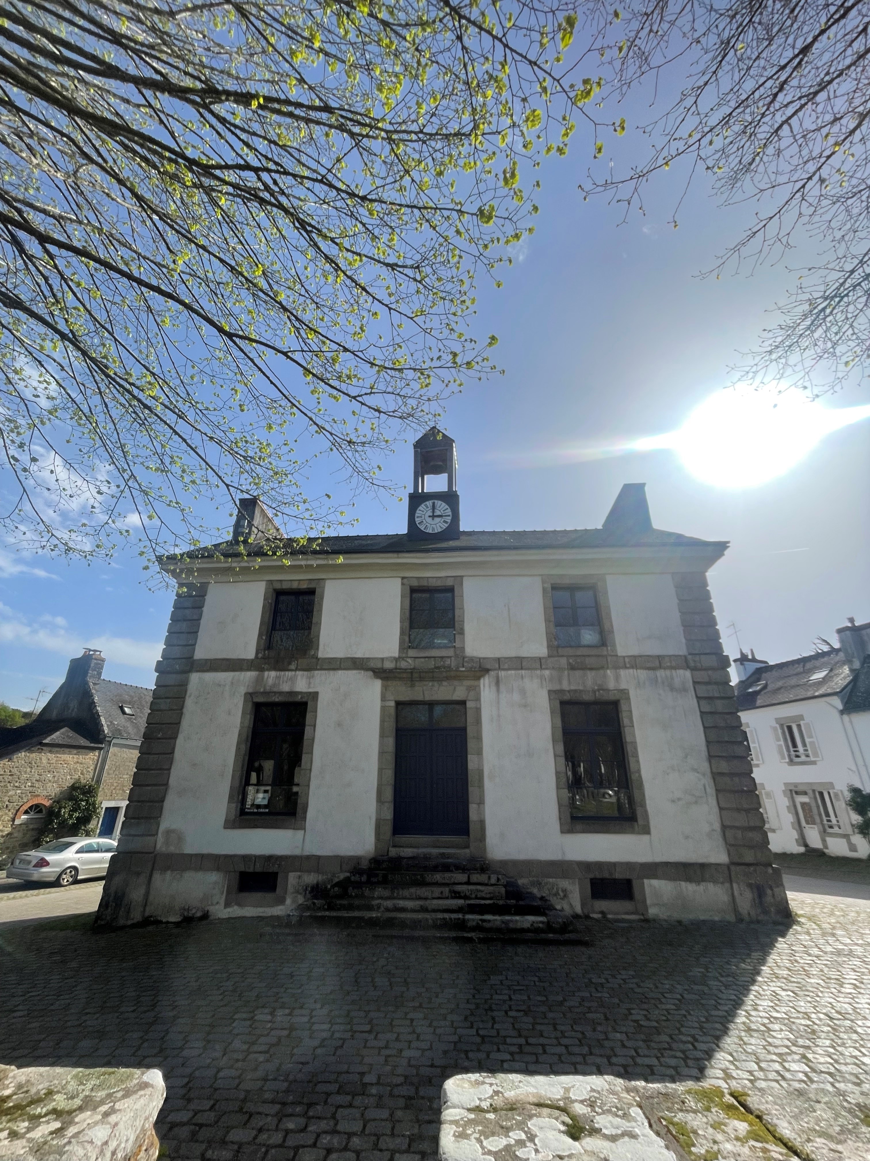 Le lieu culturel Pierre de Grauw présente une collection permanente de sculptures et dessins à Pont-Scorff, près de Lorient (Morbihan, 56) Bretagne Sud