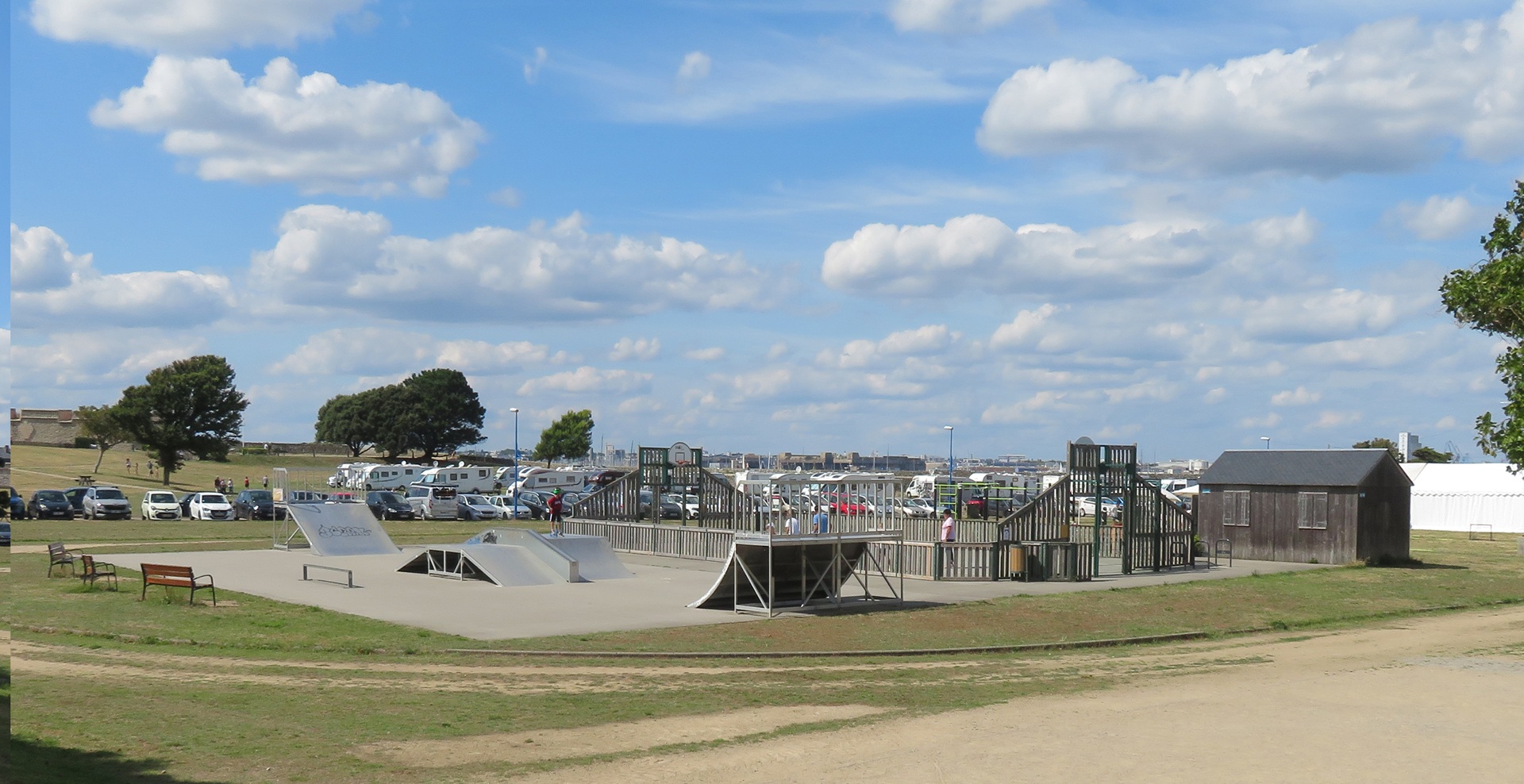 Le skate park et ses équipements à Port-Louis proche et face Lorient (Morbihan) 56