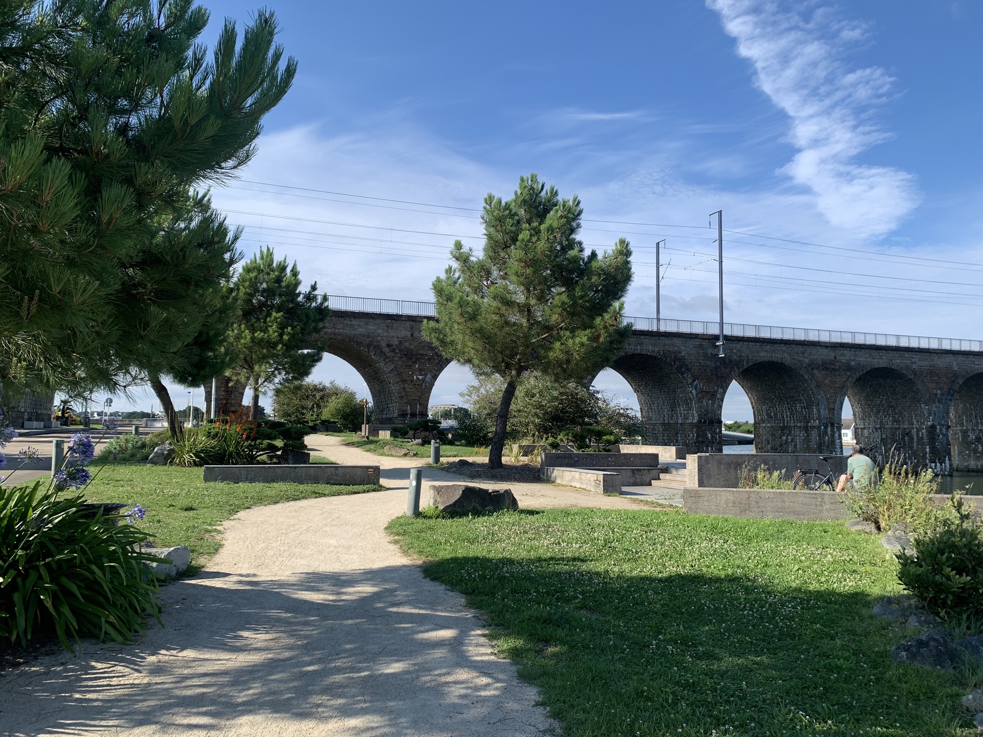 Les rives du Scorff et le pont à Lorient (Morbihan) 56