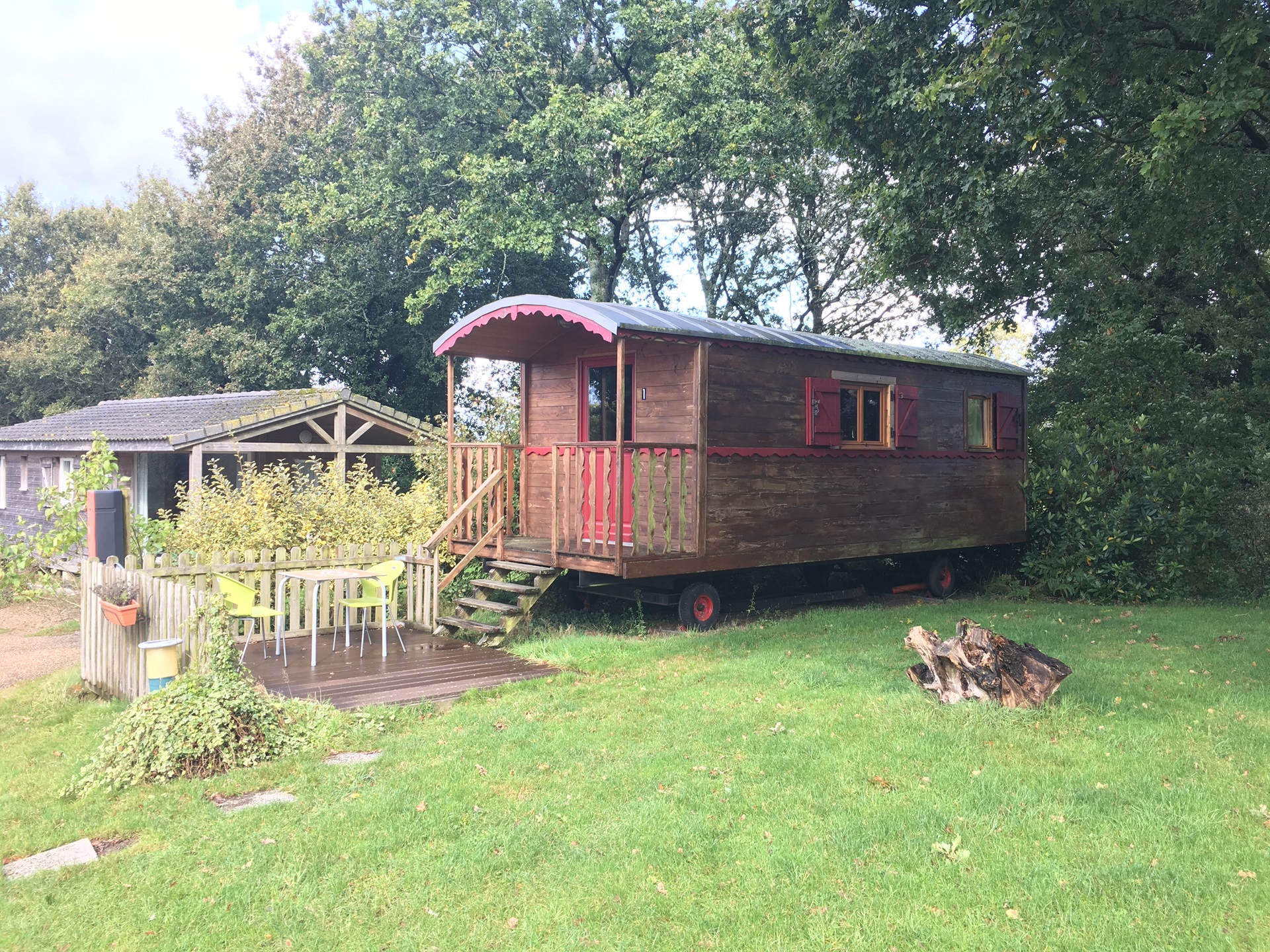 Les roulottes du domaine du Scorff offres un séjour de charme atypique à Lorient Bretagne Sud (56 Morbihan)