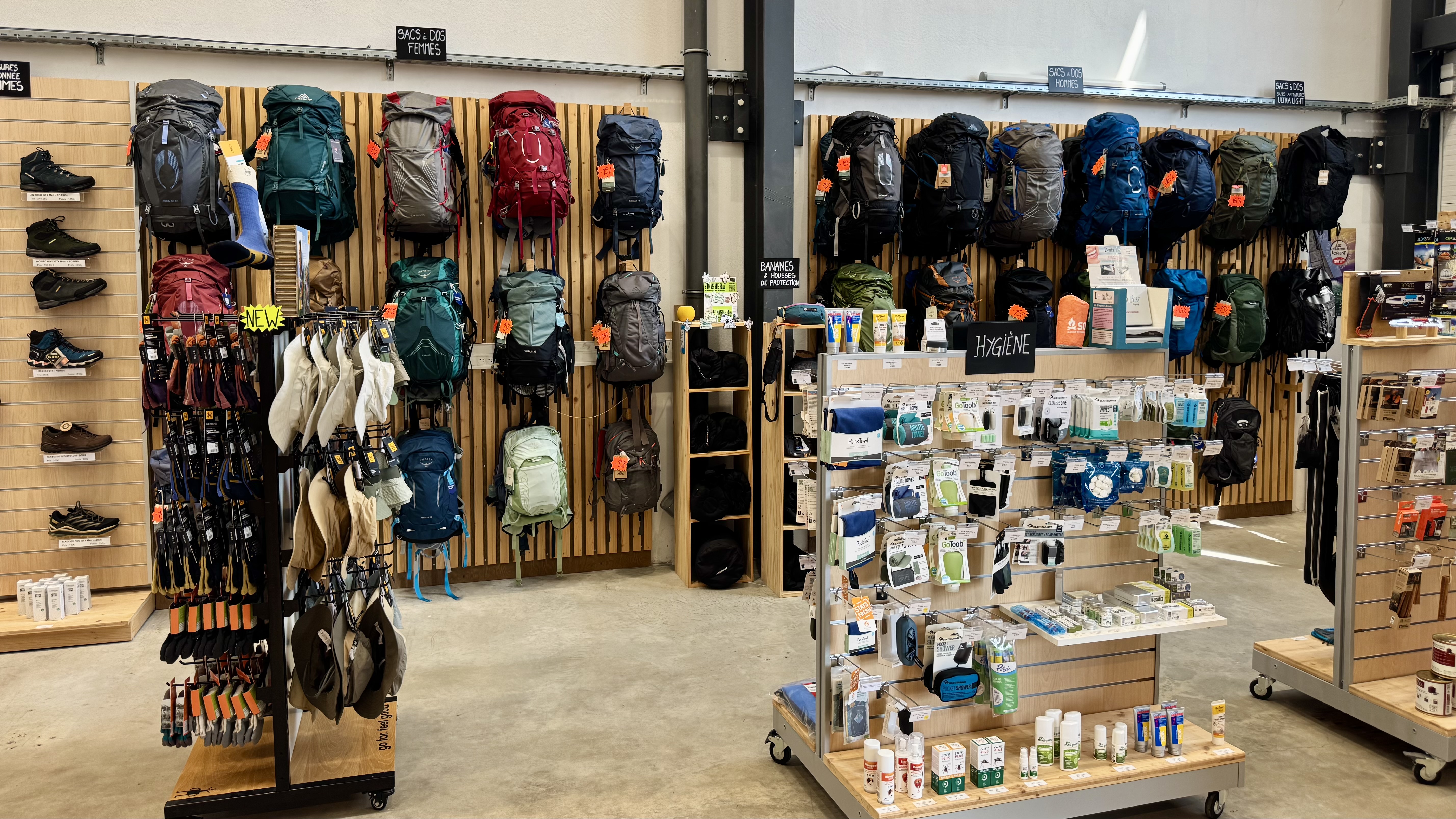 Magasin de sport chez Lyophilise & Co retrouvez des sac à dos tentes gourdes hamacs et tout le materiel incontournable à Lorient Bretagne Sud (Morbihan 56)