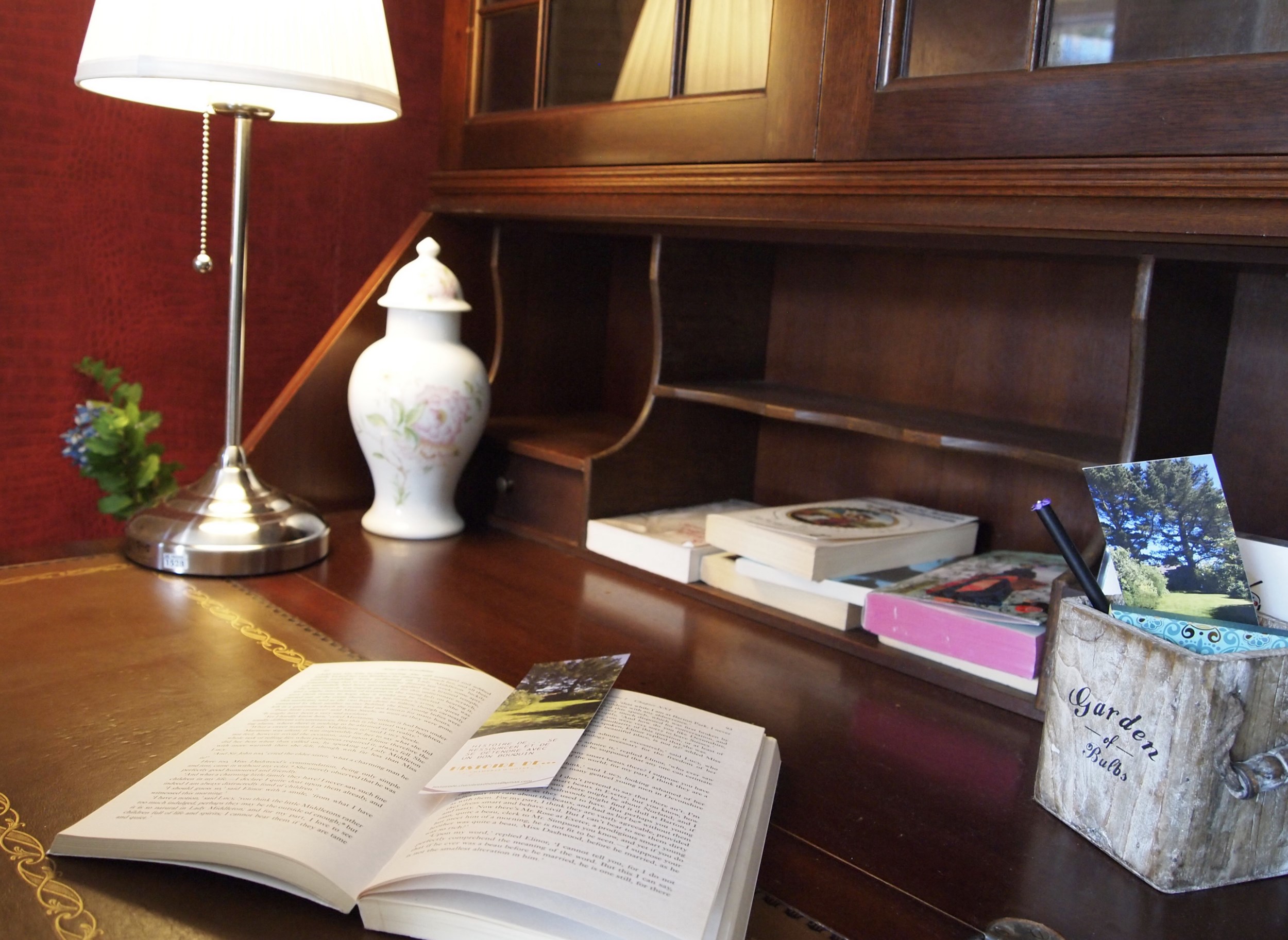 Mise à disposition de livres à lire dans cet espace cosy de la maison d'hôtes