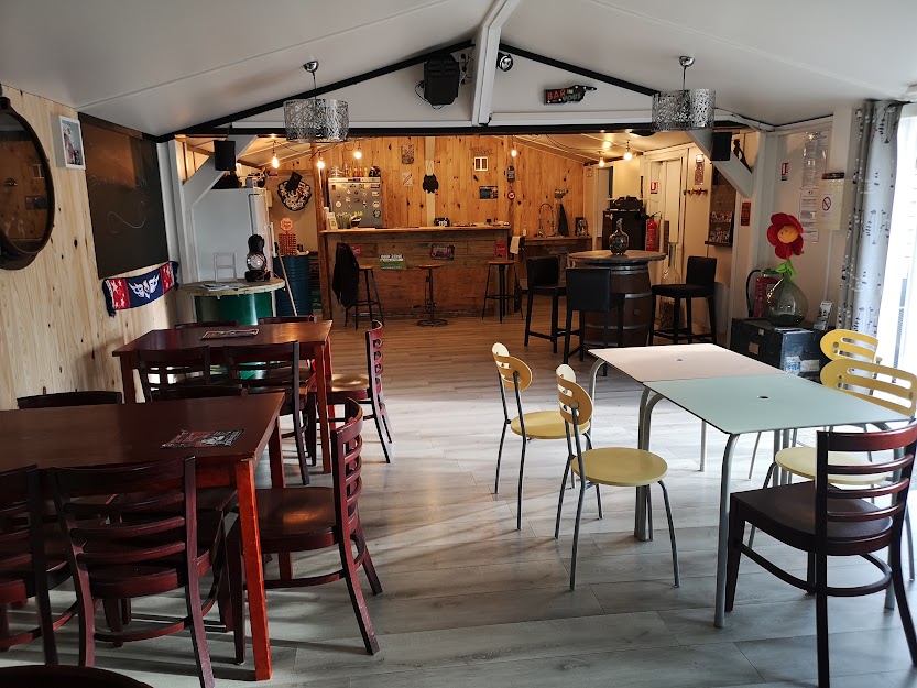 Moment convivial au bar du Domaine du Scorff à Lorient Bretagne Sud (56 Morbihan)