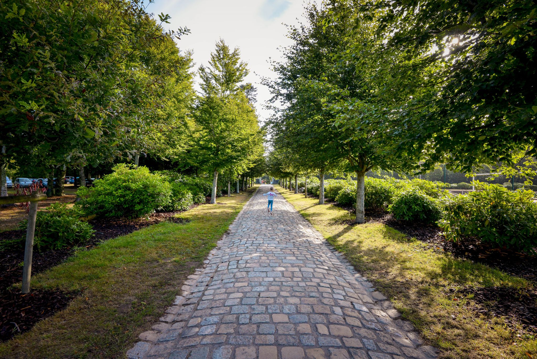 Parcours sensoriel dans le jardin du domaine du Lain à Gestel proche Lorient (Morbihan) 56