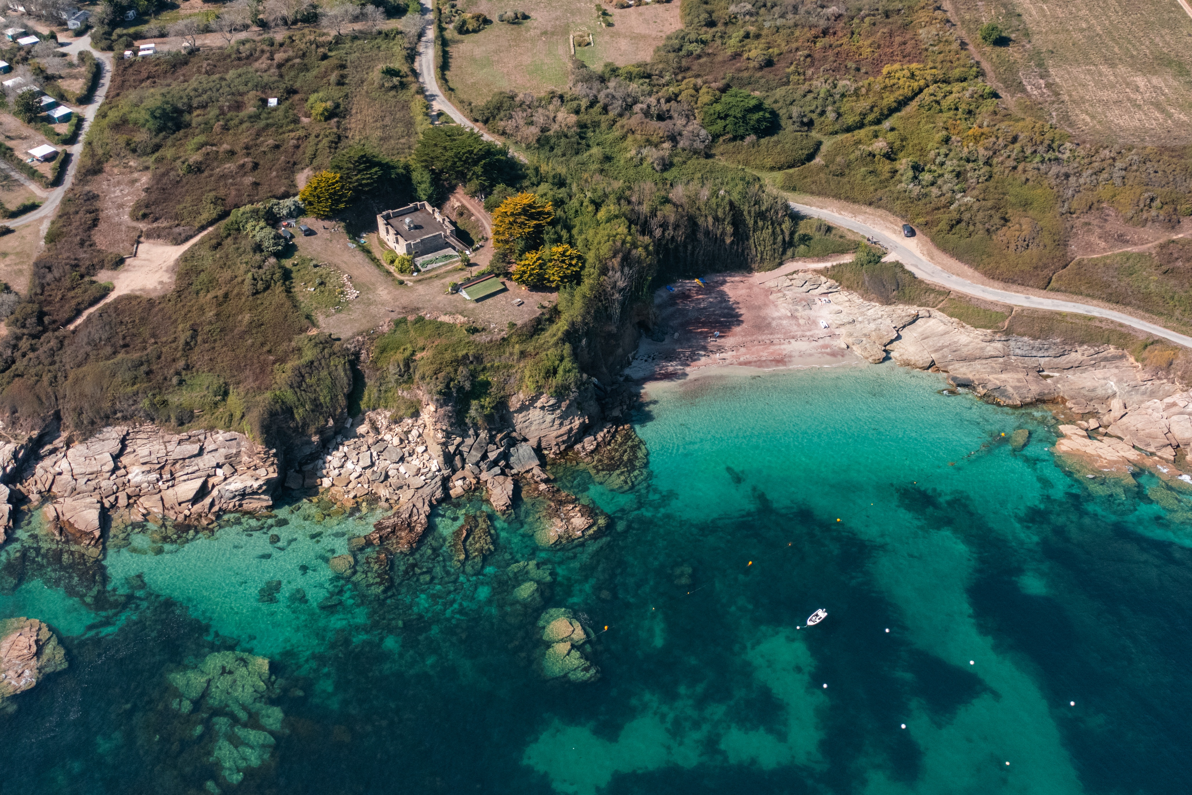 Plage des sables rouges avec famille (Morbihan) 56