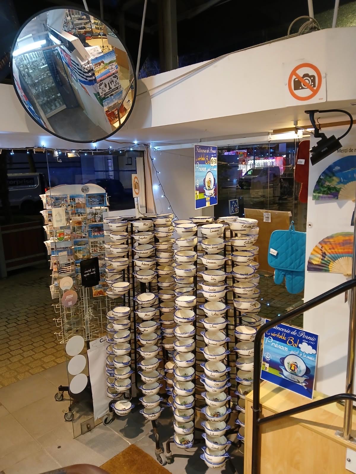 Retrouvez les célèbres bols bretons dans votre magasin souvenirs Horizon Ouest, en plein centre ville de Lorient Bretagne Sud (Morbihan, 56)