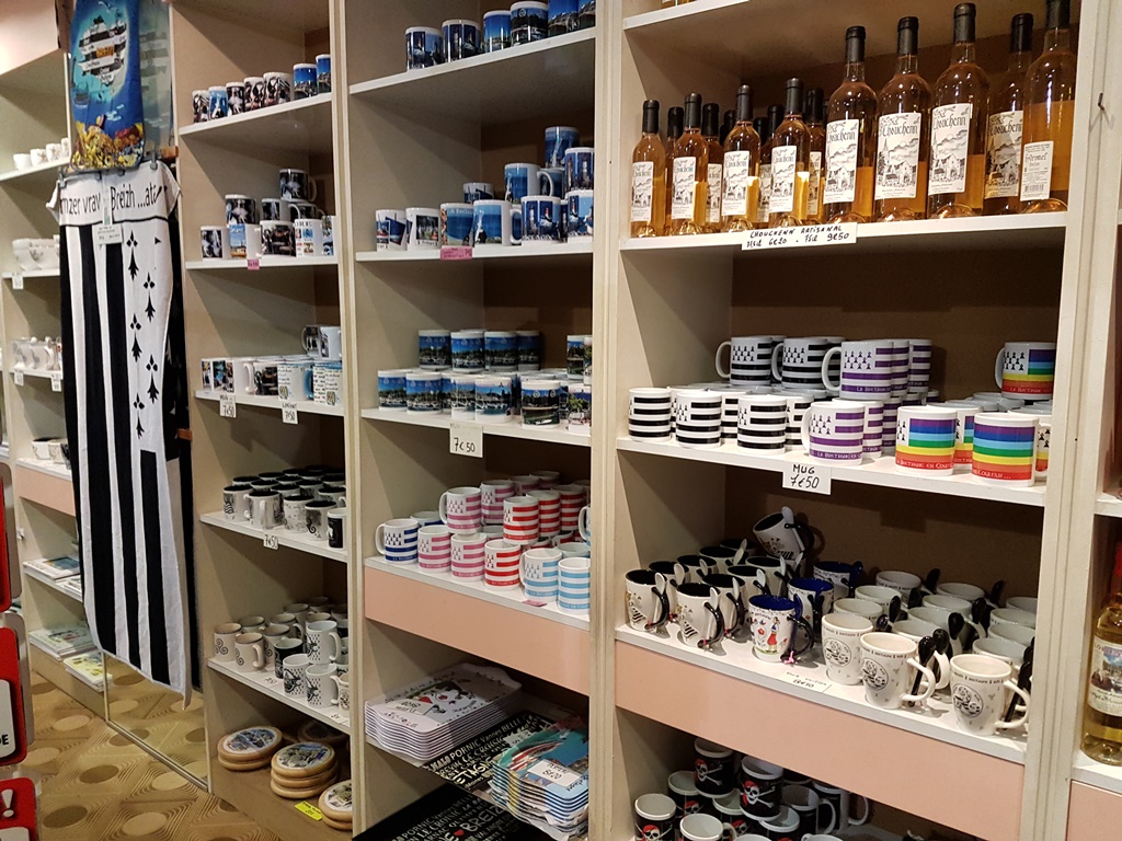 Retrouvez une gamme de vaisselle décorée d’hermines et de triskels dans votre magasin au centre ville, Horizon Ouest à Lorient Bretagne Sud ( Morbihan, 56)