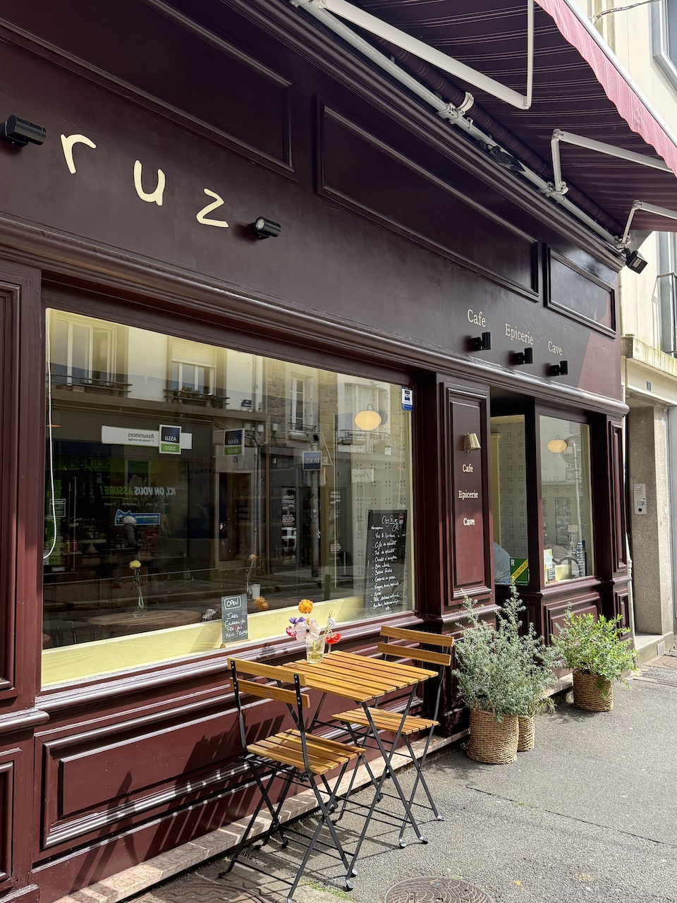 Ruz situé en plein centre ville de Lorient vous propose du café de spécialité le matin au verre de vin le soir à Lorient Bretagne Sud (Morbihan, 56)