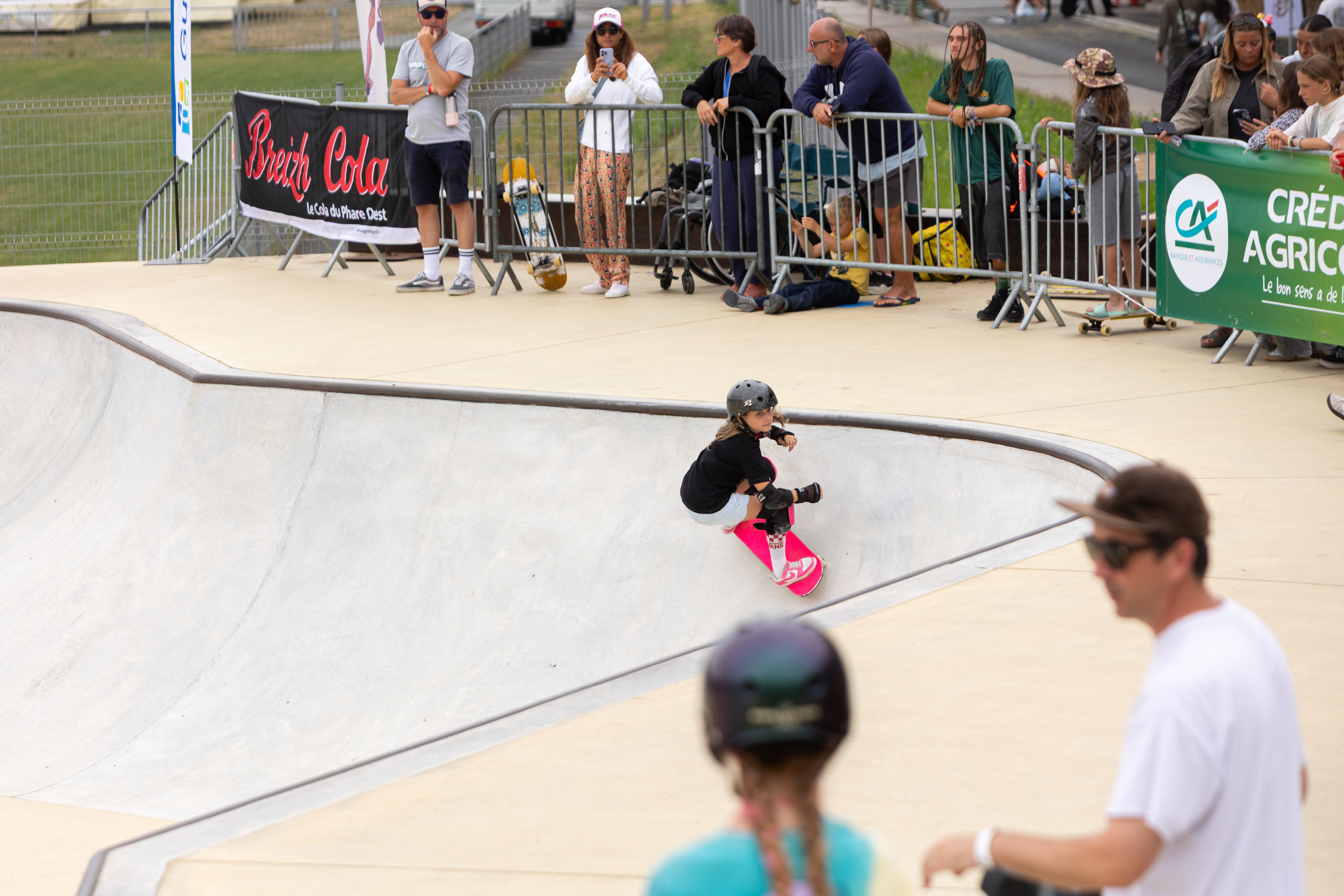 skate parc à guidel proche Lorient avec jeune fille en skate (Morbihan) 56