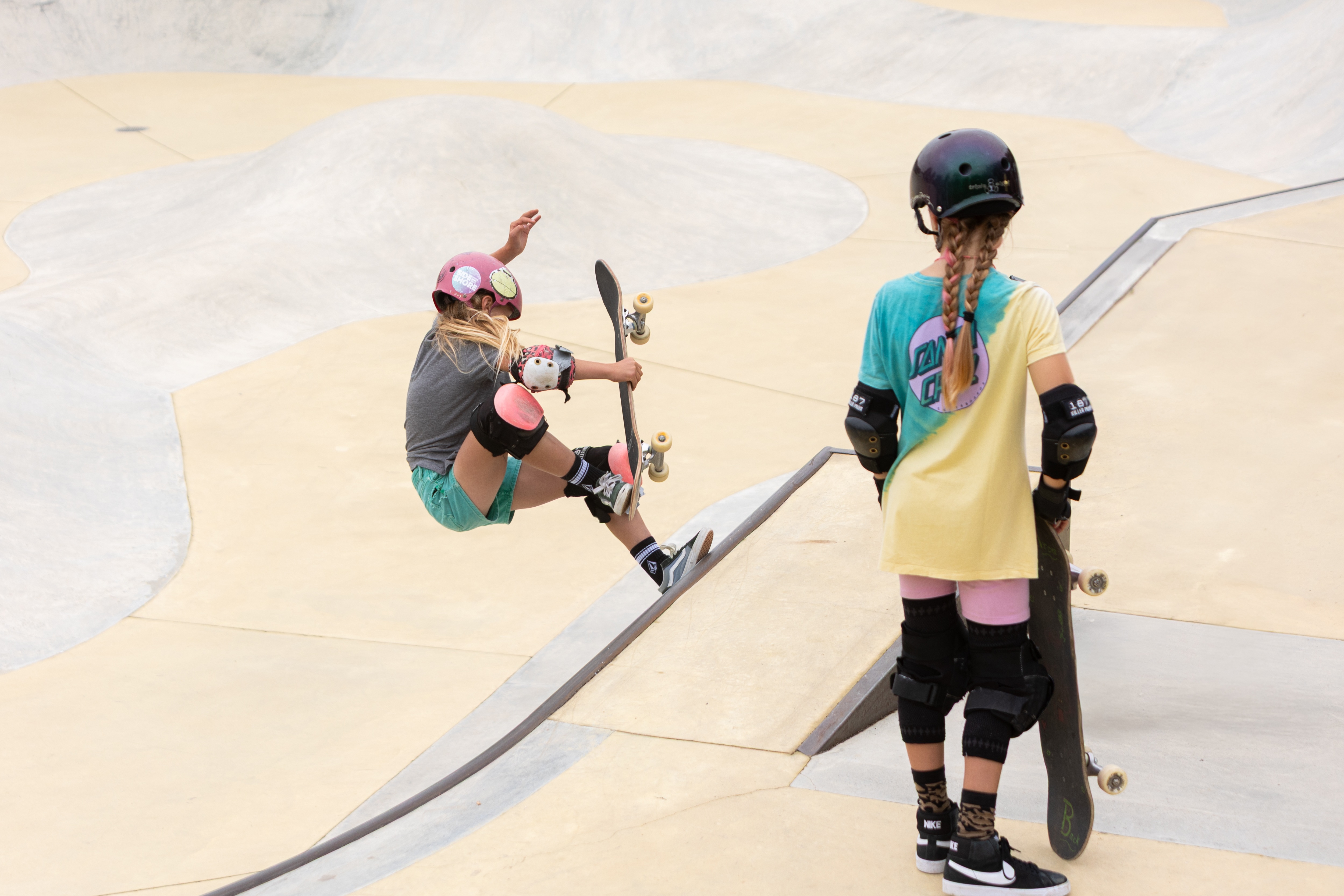 skate parc à guidel proche Lorient avec jeunes filles en skate (Morbihan) 56