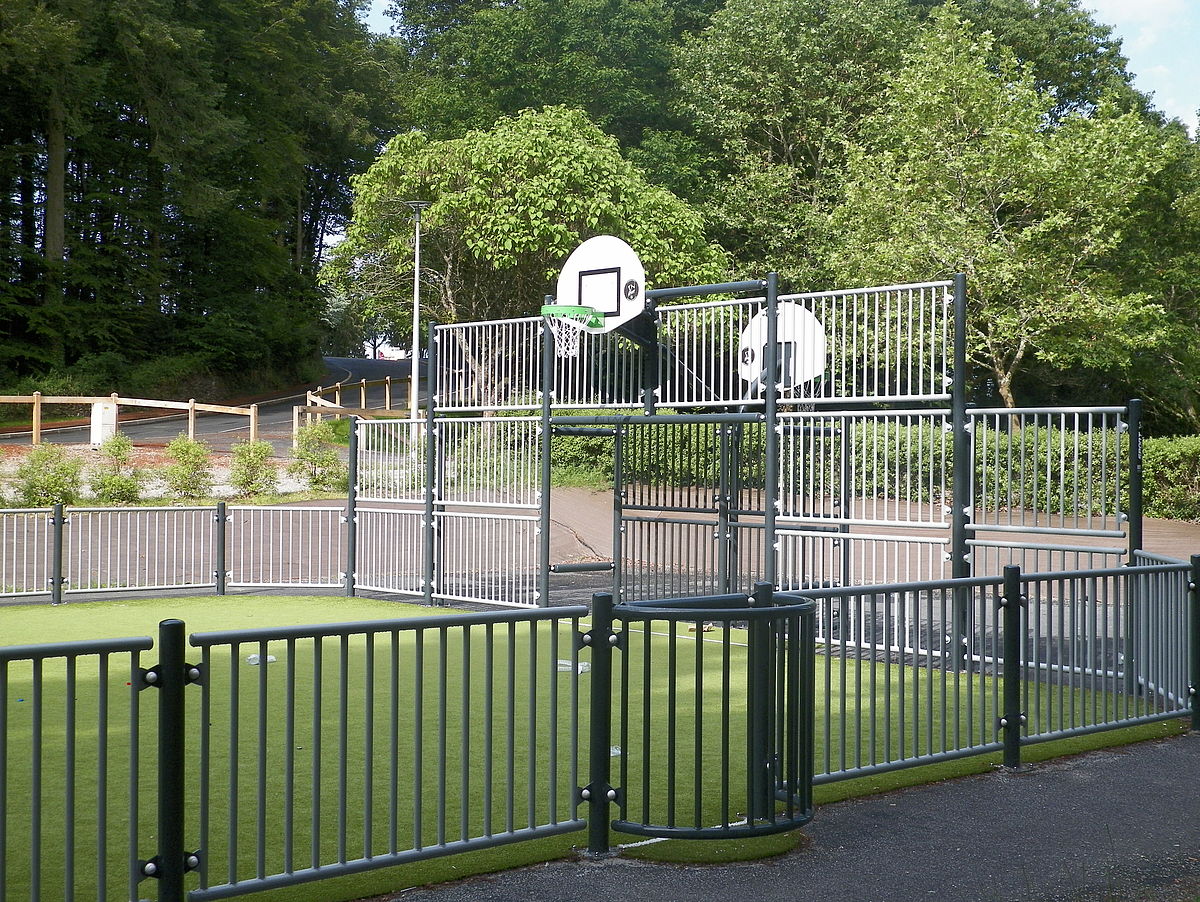 Terrain de basket près du skate park à Caudan proche Lorient (Morbihan, 56)