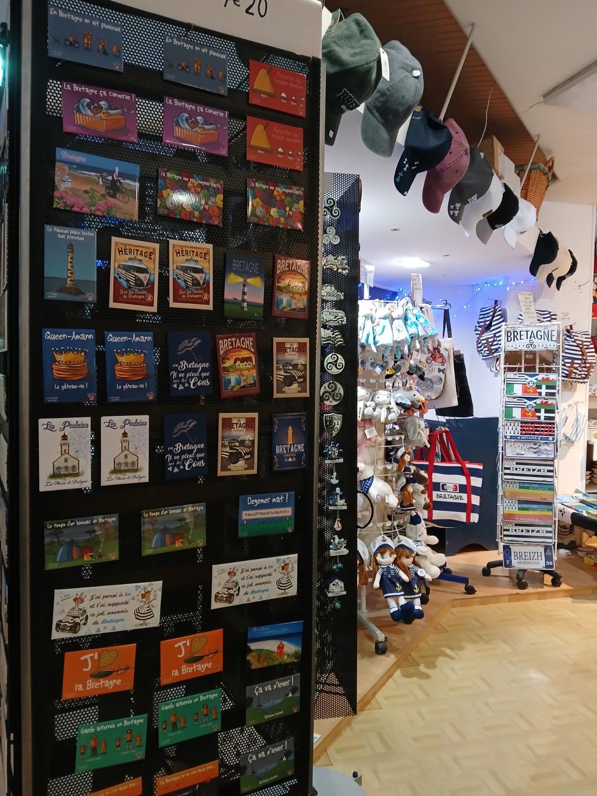 Trouvez votre souvenir ou votre cadeau breton dans votre magasin Horizon Ouest situé au centre-ville de Lorient Bretagne Sud (Morbihan, 56)
