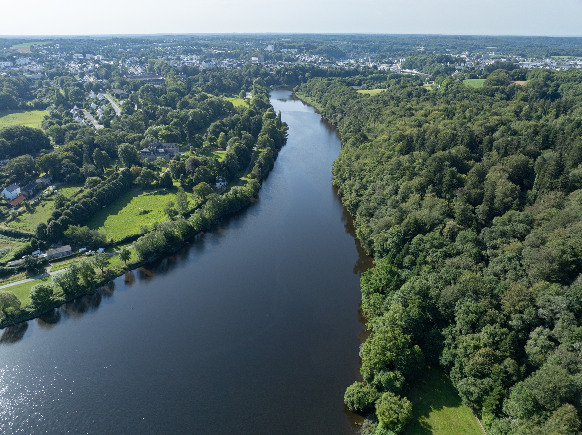Vue aérienne sur le bois du Hingair et sur le Blavet à Hennebont proche Lorient (Morbihan) 56