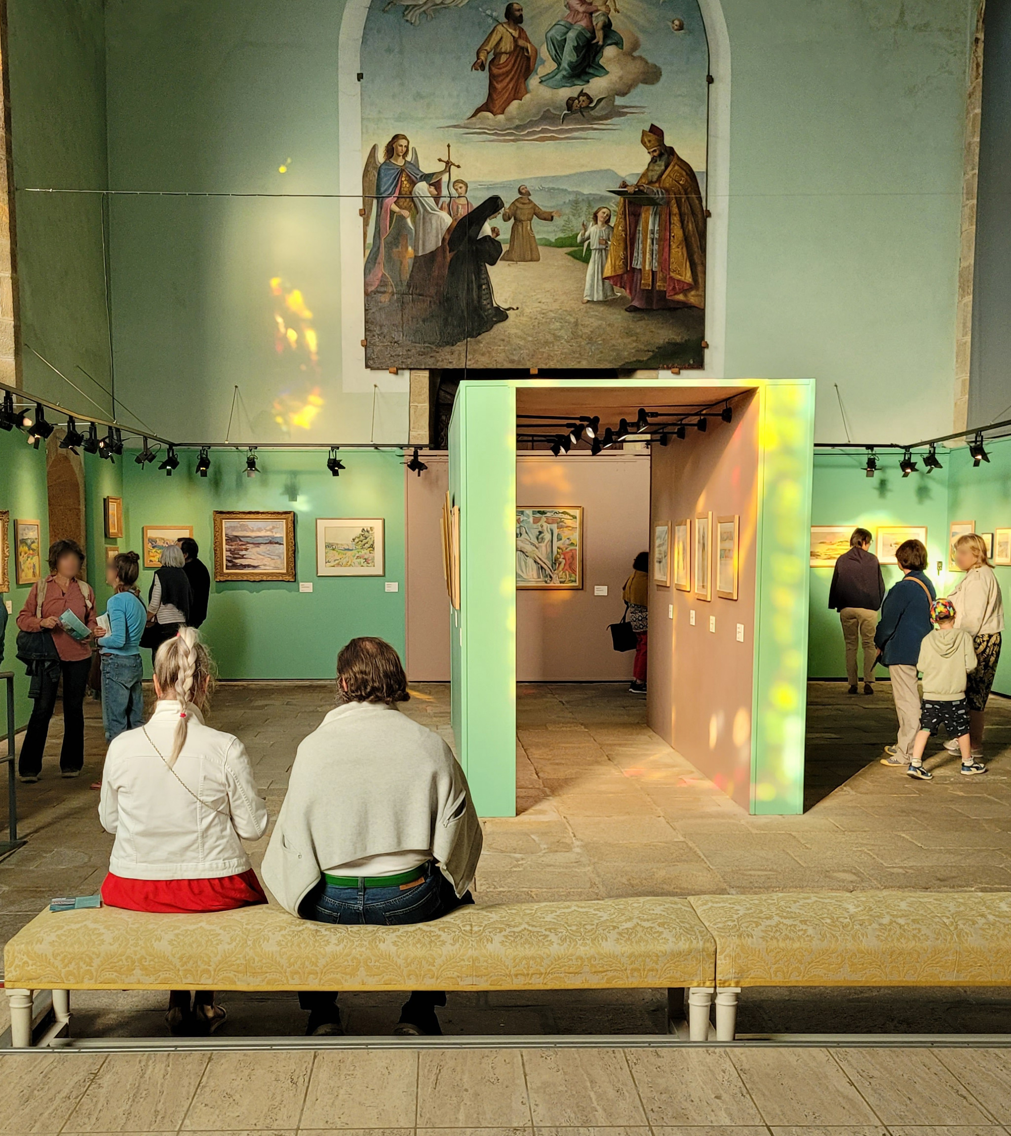 vue-de-l-exposition-dans-la-chapelle-mus-e-du-faou-t-22185