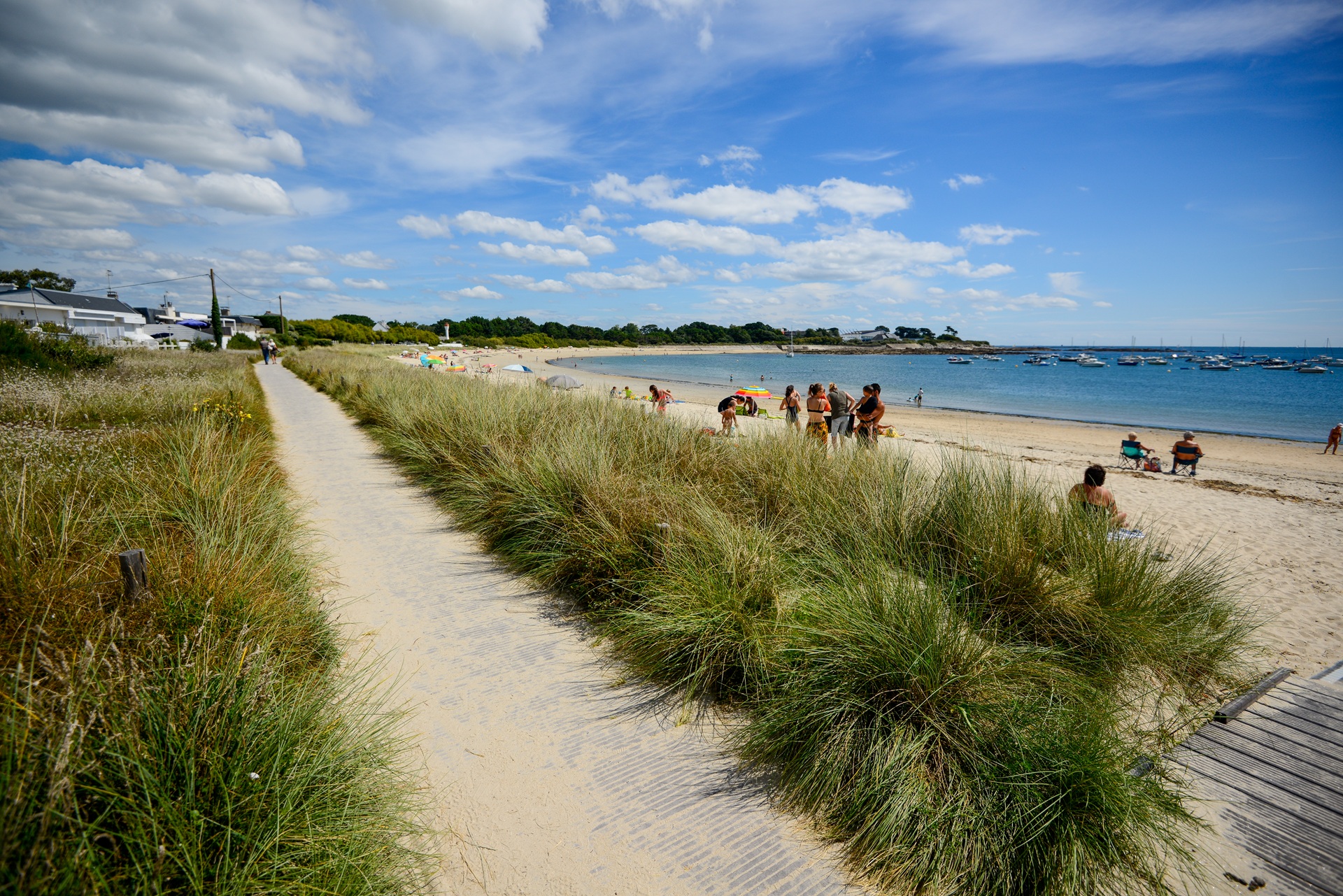 Vue depuis le sentier sur la plage de l'anse du Stole à Ploemeur (Morbihan) 56