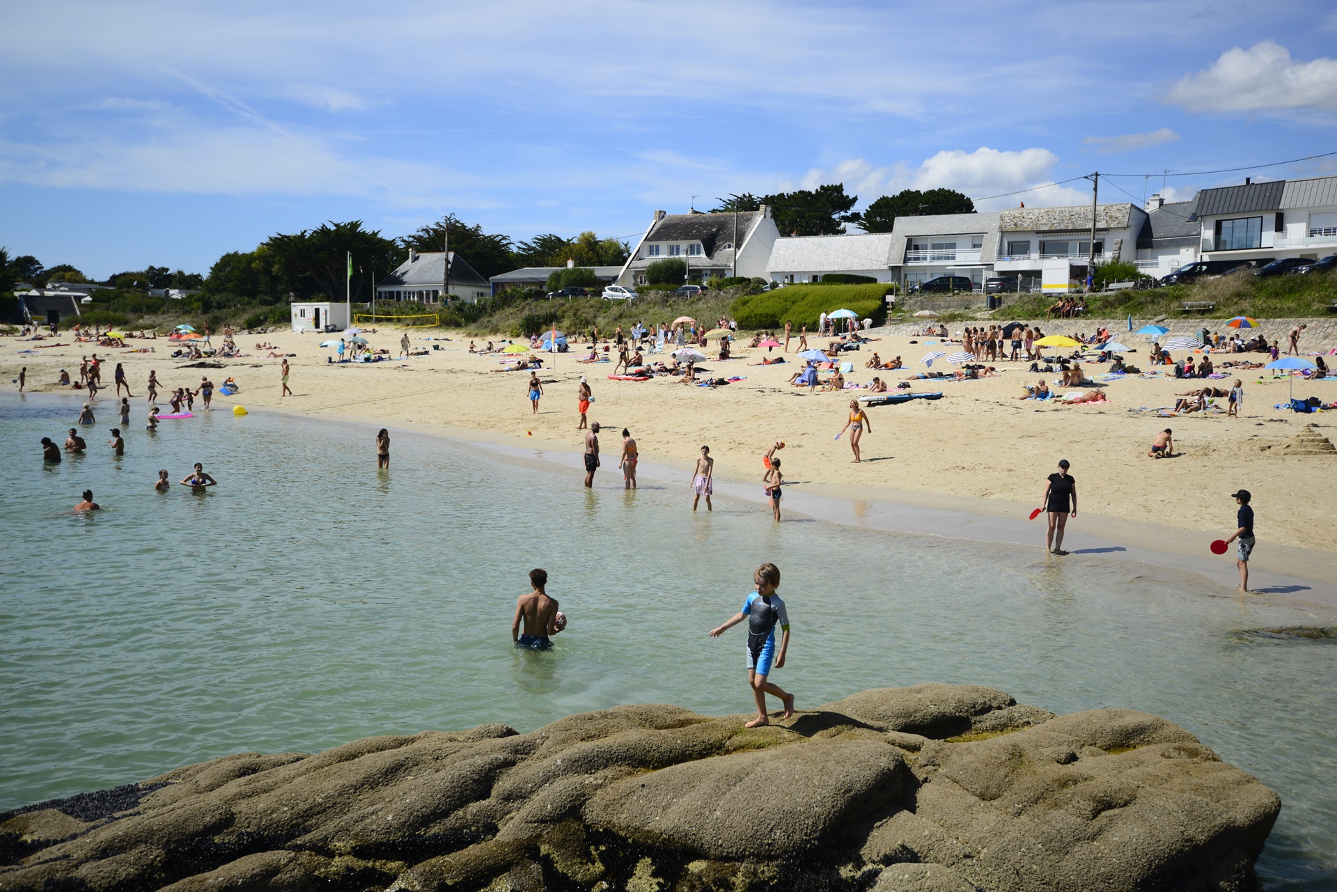 Vue des rochers sur la plage du Perello (Petit et Grand) à Ploemeur (Morbihan) 56