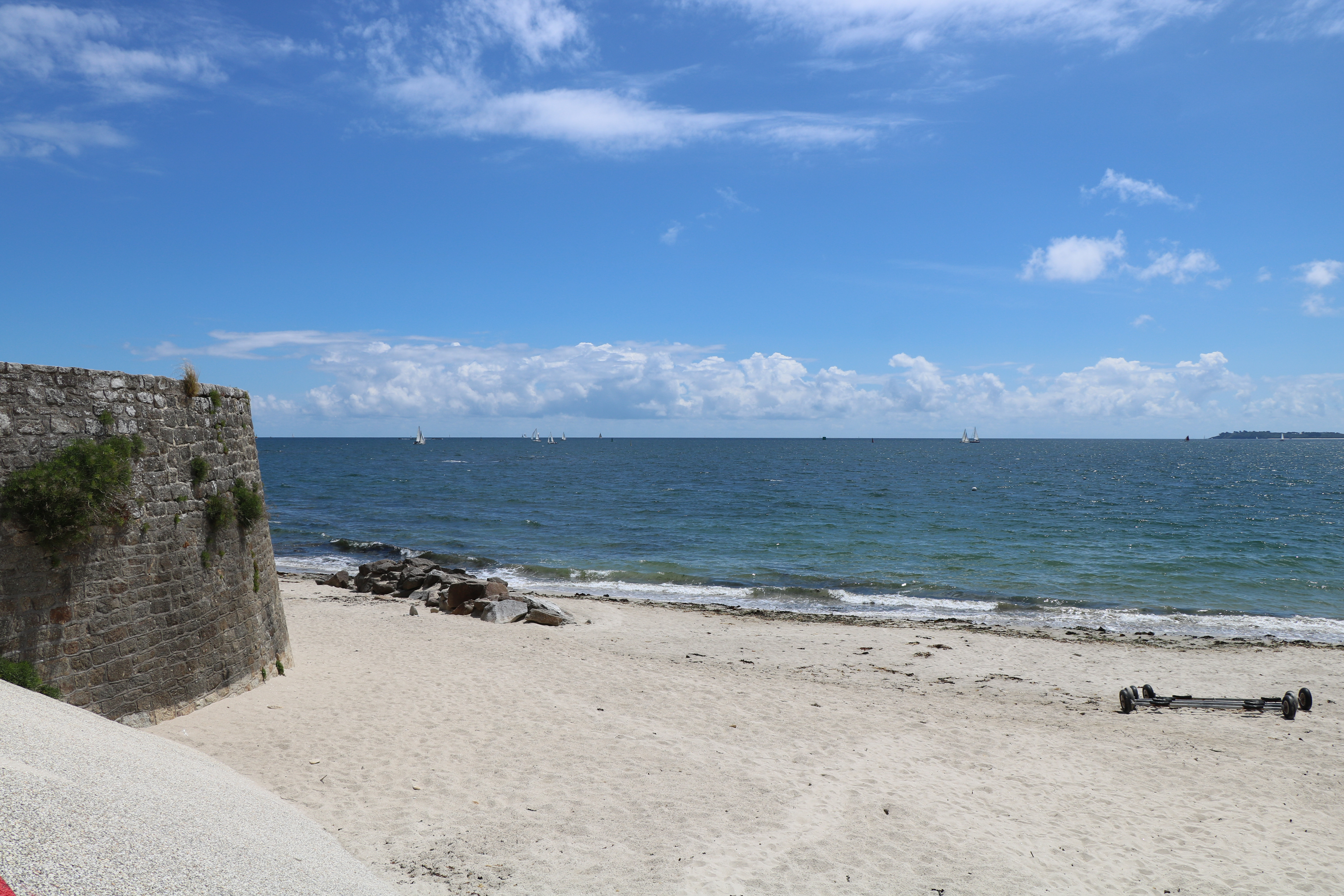 Vue sur la plage de Locqueltas depuis le parking Larmor-plage (Morbihan) 56