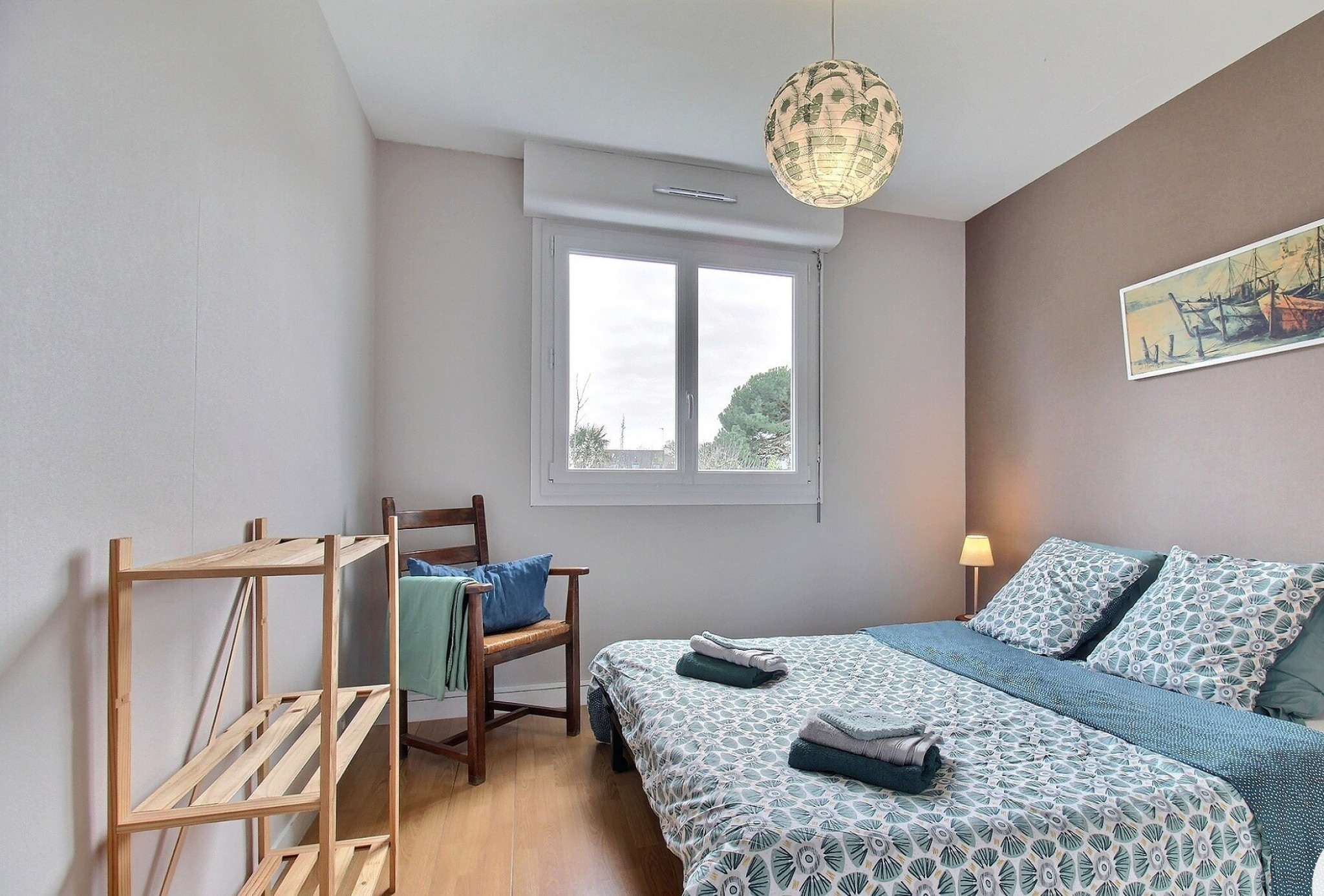 Chambre 3 avec lit double et vue sur jardin, maison 12 personnes, Ploemeur (Morbihan 56)