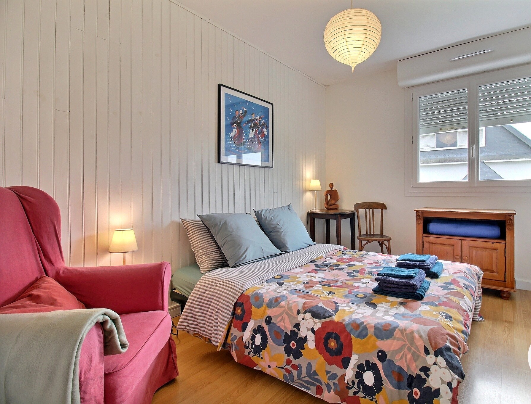 Chambre 5 avec lit double, vue sur jardin, maison 12 personnes, Ploemeur (Morbihan 56)
