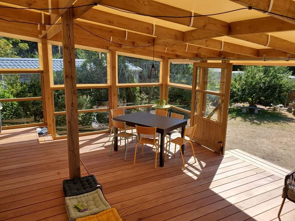 mobil-home avec terrasse et jardin pour vacances ensoleillées à ploemeur (morbihan-56)
