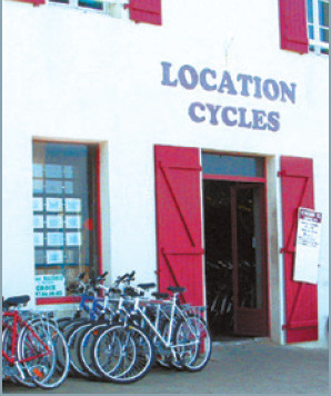 A bicyclette, location de vélos, VTT, VTC, VAE, remorques sur le port à l'île de Groix, Lorient Bretagne Sud, (Morbihan, 56)