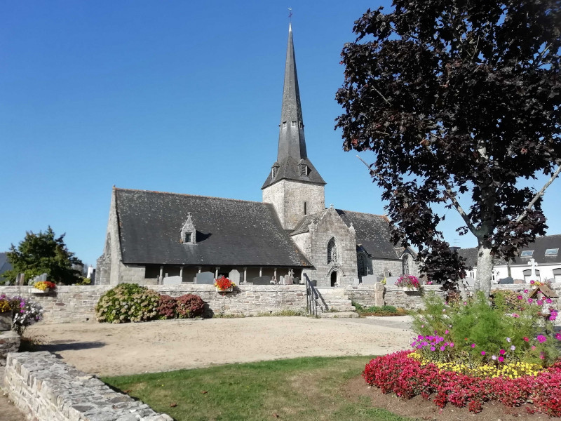Eglise romane à Calan à découvrir dans le cadre de la Semaine des randonnées et des activités nature en Pays de Lorient et de Quimperlé (Morbihan, 56)