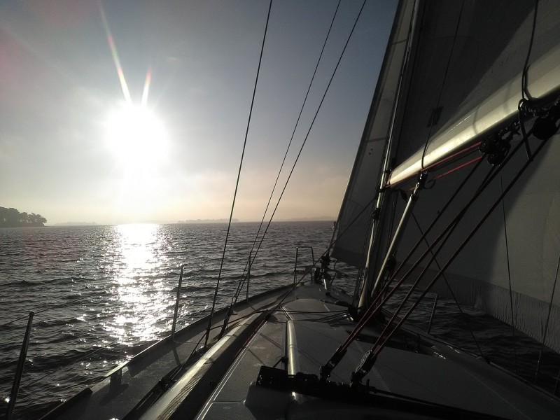 Explorez le large du Morbihan sous un autre angle lors d'une sortie Afterwork et profitez du coucher de soleil avec UCPA Croisières à Lorient (Morbihan, 56)