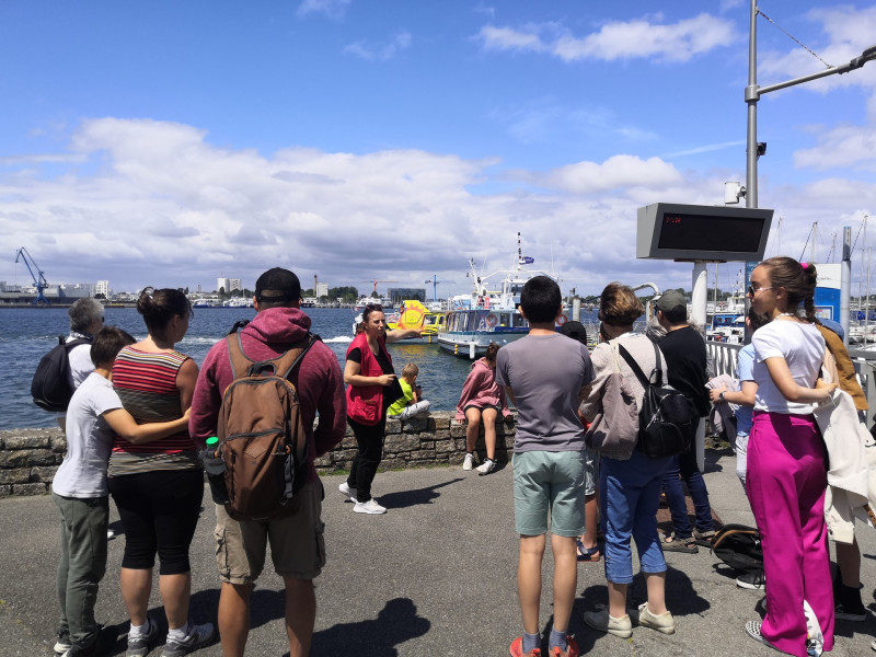 Traversée de la rade en batobus commentée Locmiquelic-Lorient 15min, avec une guide (Morbihan, 56) Traversée de la rade en batobus commentée Locmiquelic-Lorient 15min, avec une guide (Morbihan, 56)