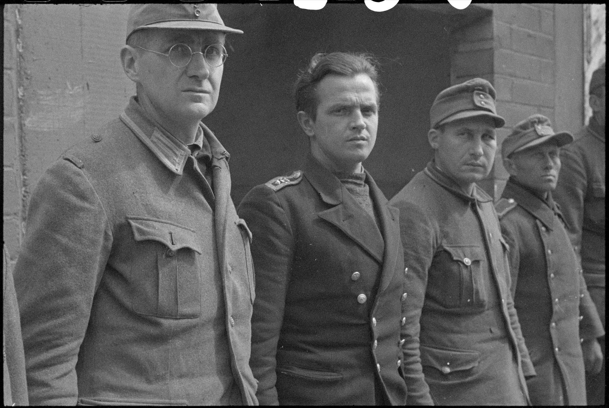 Soldats de la Wehrmacht capturés lors des combats...