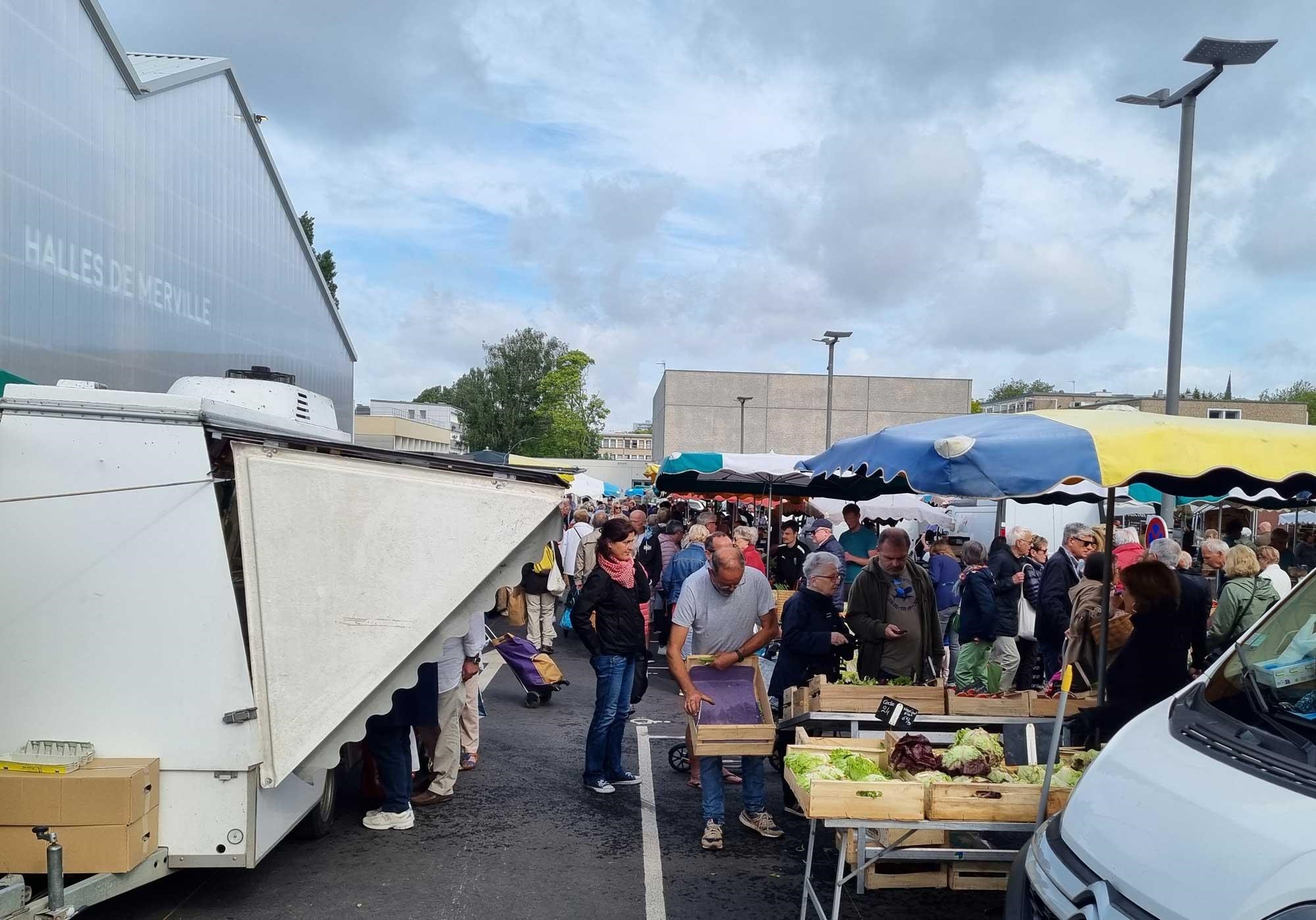 Marché à Merville